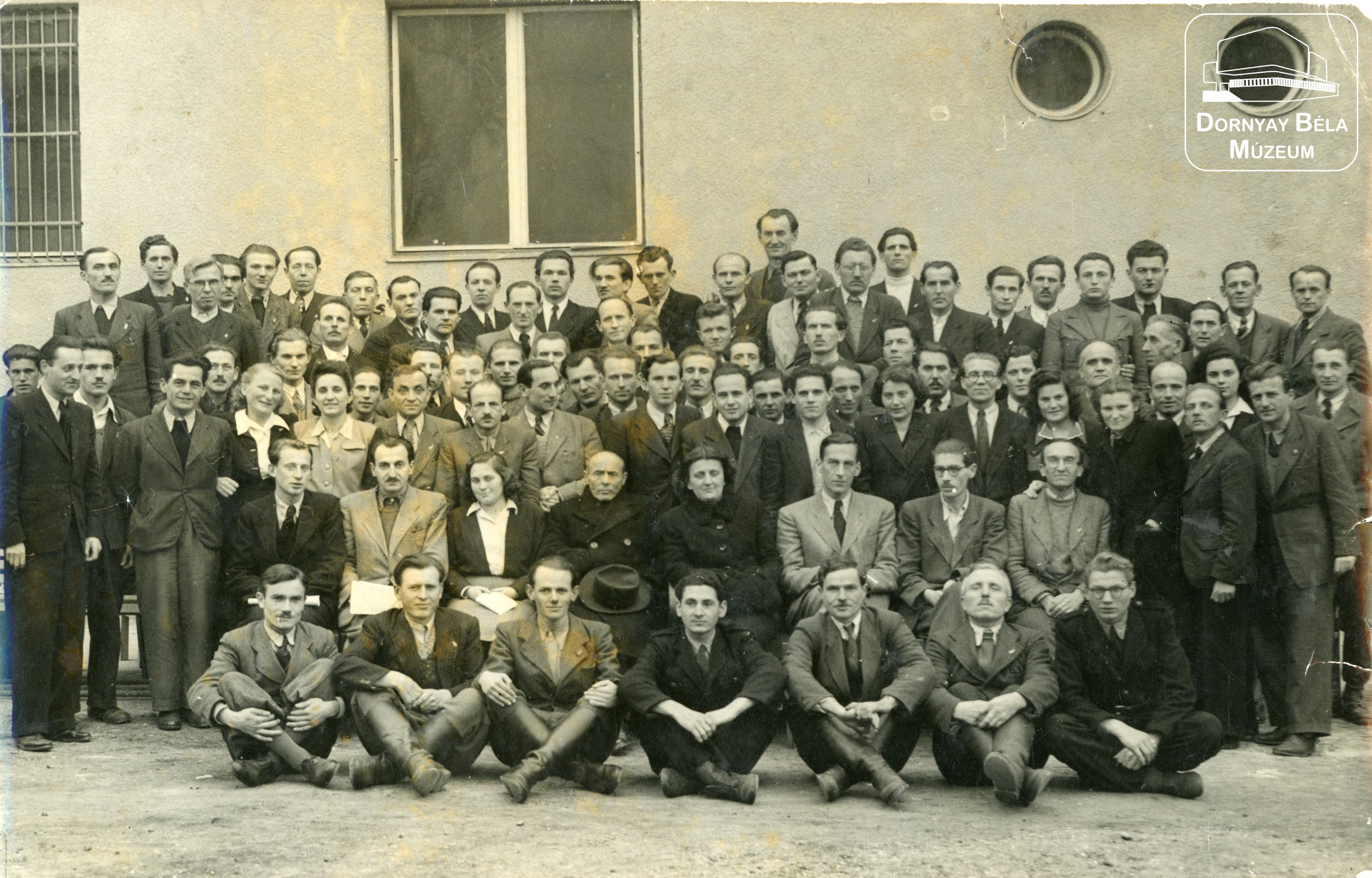 1945. dec. 1. - 1946. febr. 4.-ig 2 hónapos MKP iskola (Bp-Karolina u.) hallgatói. (Dornyay Béla Múzeum, Salgótarján CC BY-NC-SA)