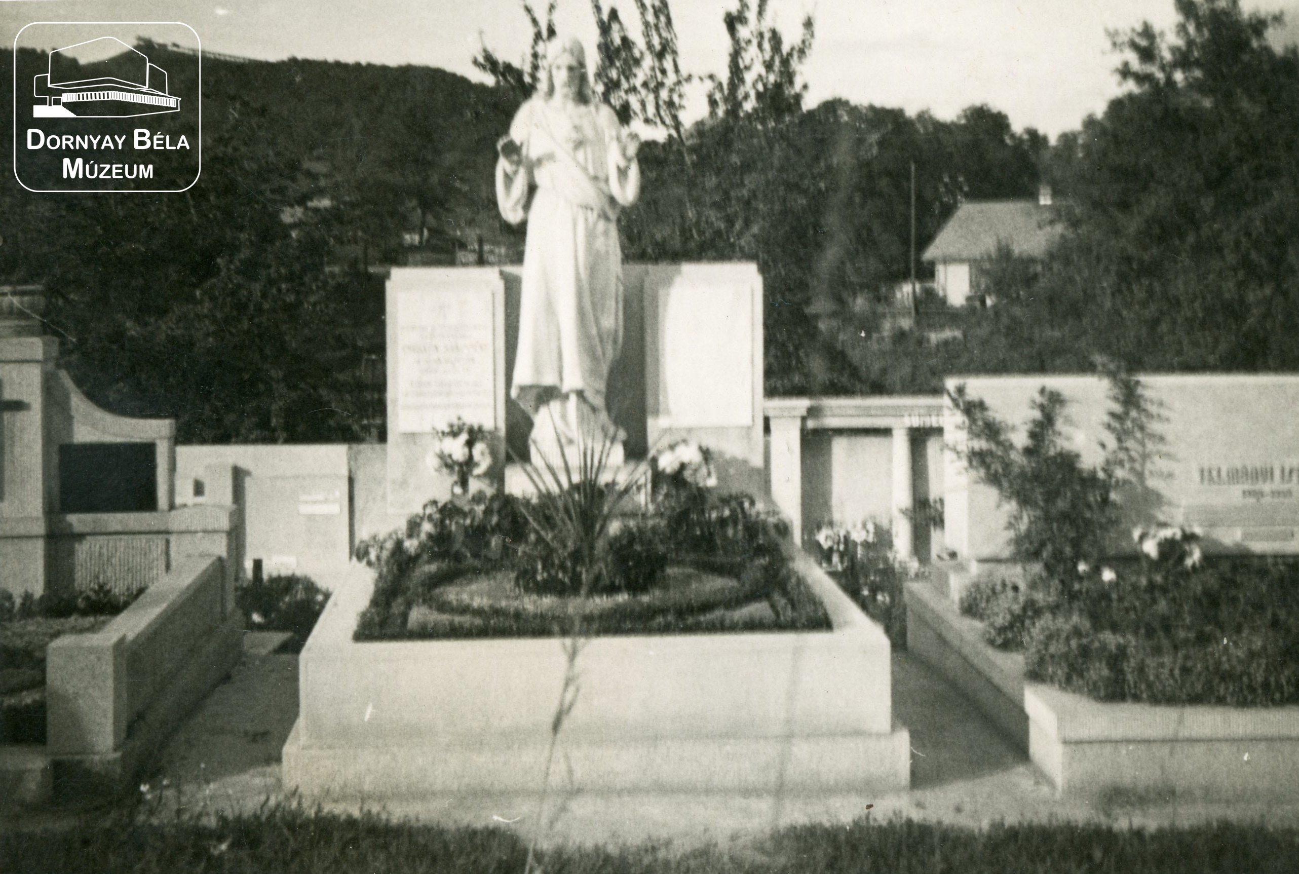 Cserven Sándorné (sz.:Hanák Jolán) síremléke. (Dornyay Béla Múzeum, Salgótarján CC BY-NC-SA)