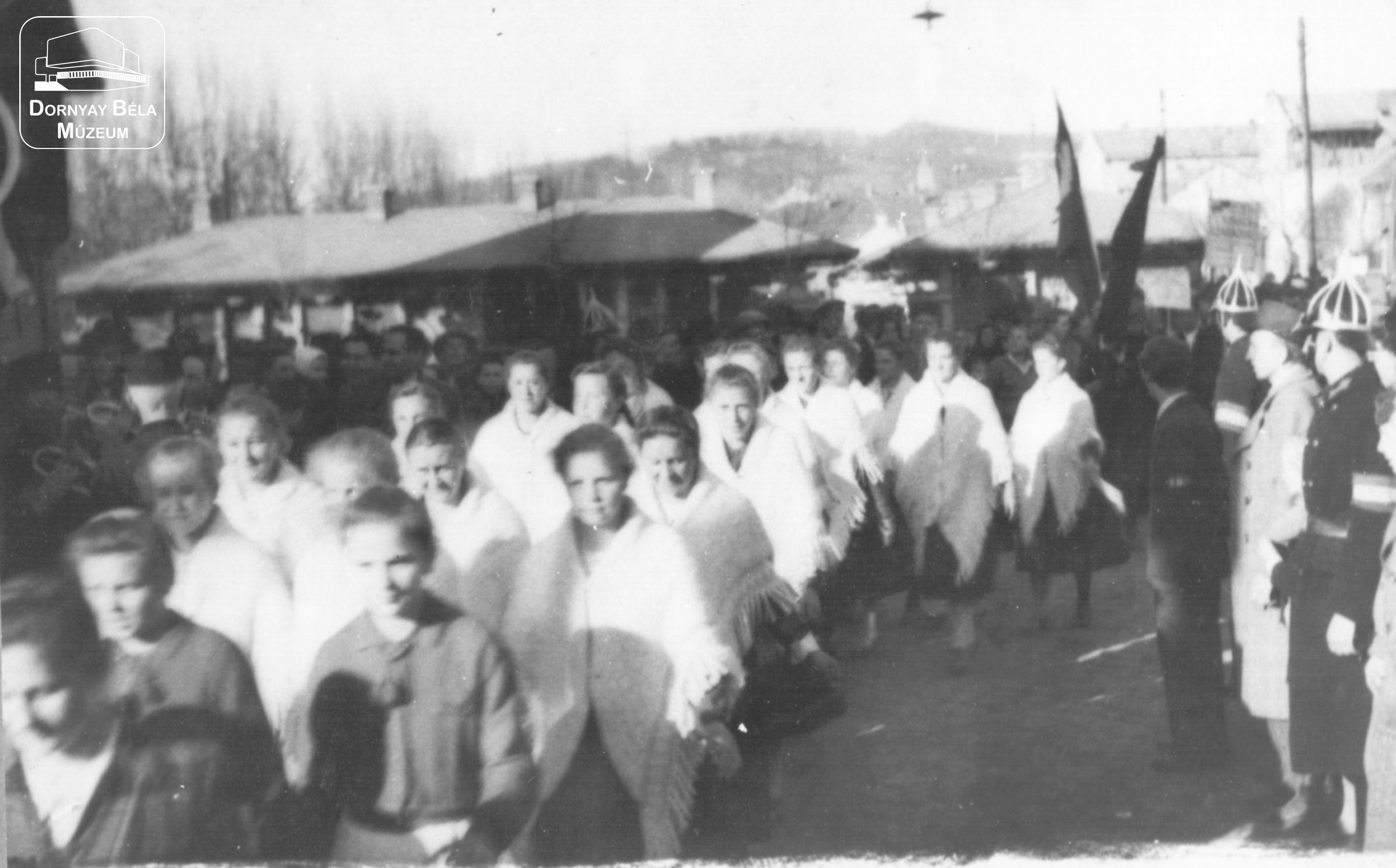 A MKP salgótarjáni, 1945. 03. 25-i nagygyűlése a Főtéren.. (Dornyay Béla Múzeum, Salgótarján CC BY-NC-SA)