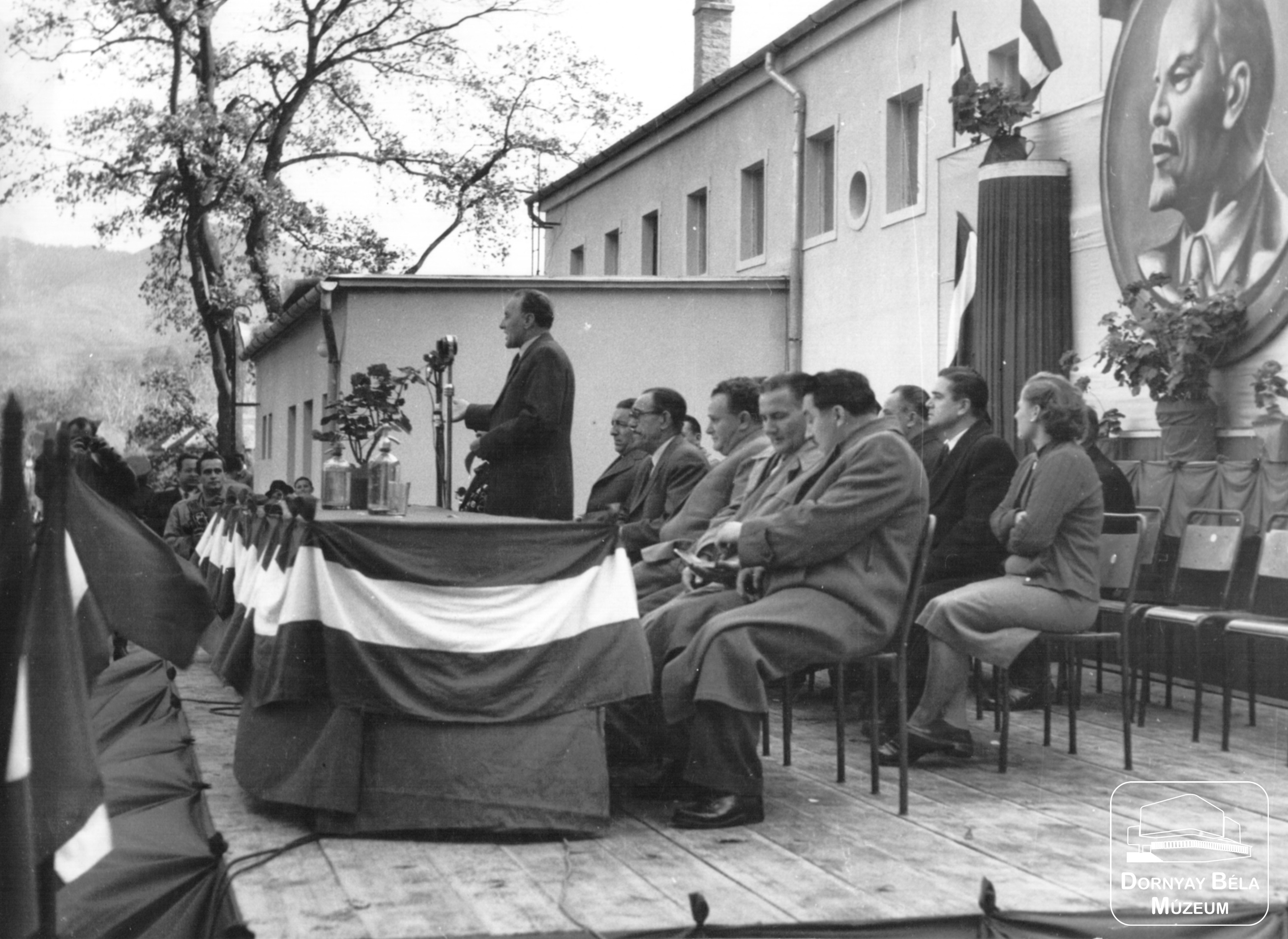 Karancslapujtő, Kádár János választási beszédet tart a kultúrház avatási ünnepségén. (Dornyay Béla Múzeum, Salgótarján CC BY-NC-SA)