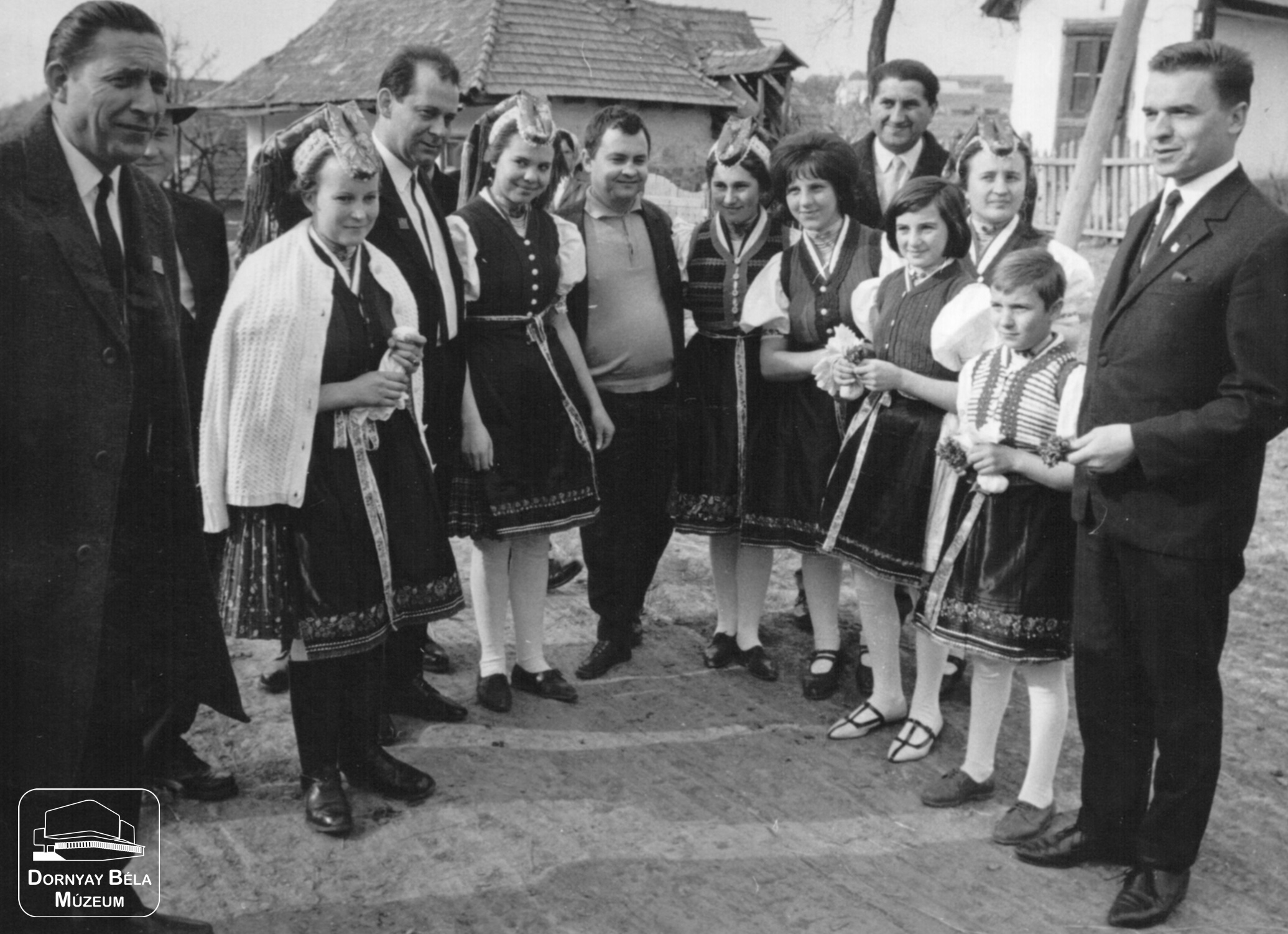 Hollókő. Lengyel ifjúsági delegáció látogatása. (Dornyay Béla Múzeum, Salgótarján CC BY-NC-SA)