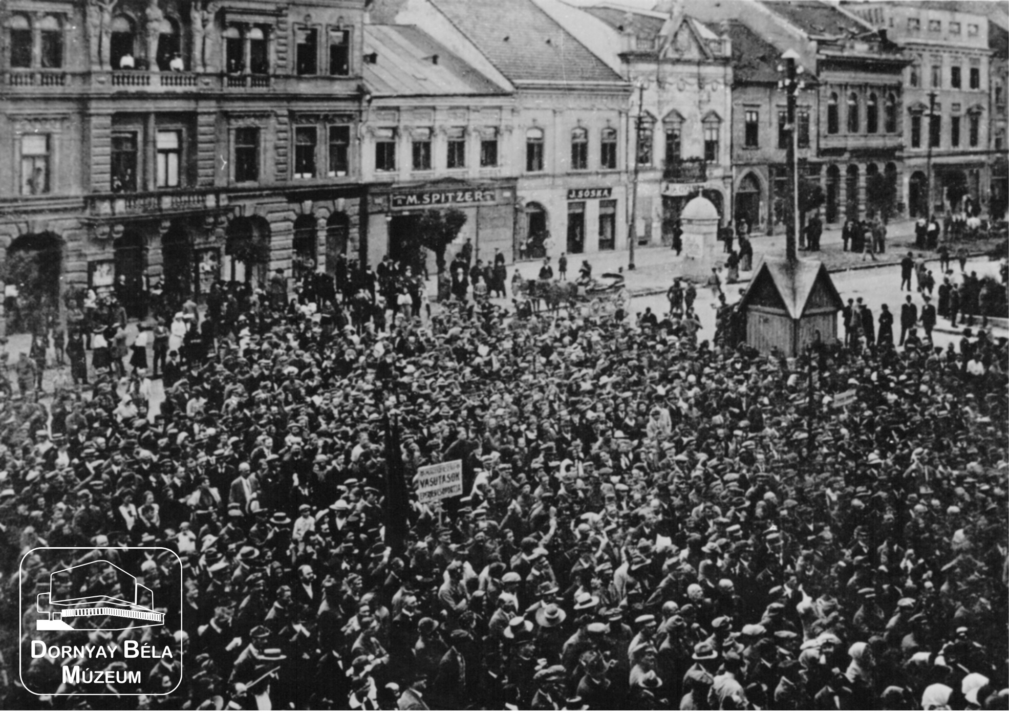 Tiltakozás a magyar Vörös Hadsereg elvonulása ellen Eperjesen (Dornyay Béla Múzeum, Salgótarján CC BY-NC-SA)