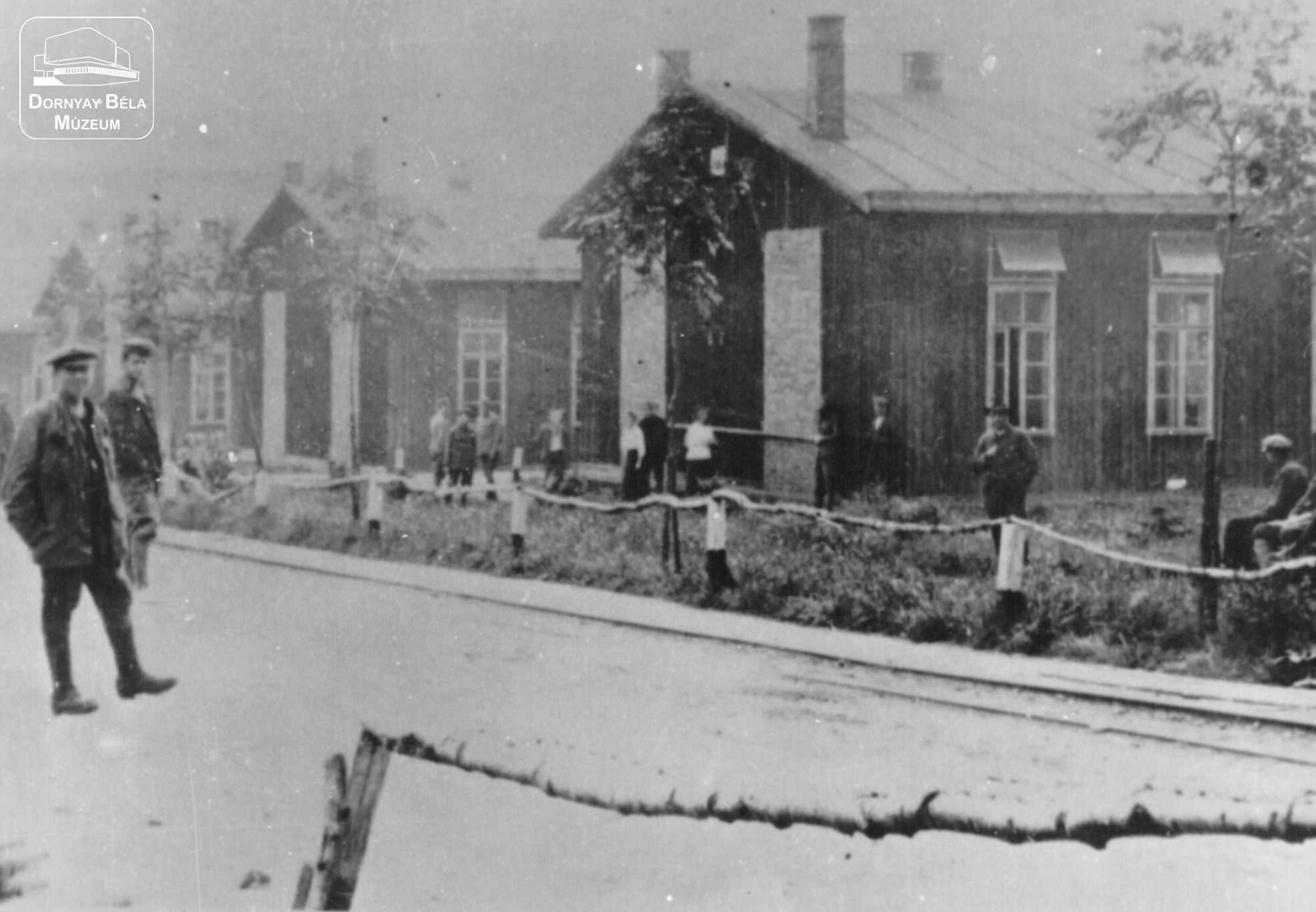Vörös katonák internáló táborban (Dornyay Béla Múzeum, Salgótarján CC BY-NC-SA)