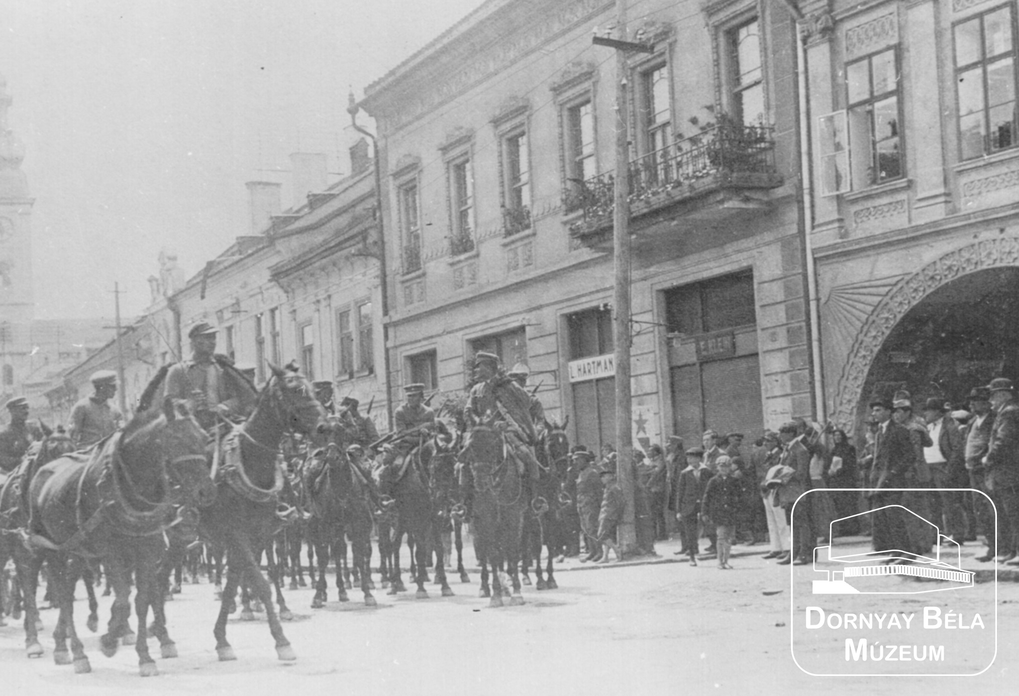 Eperjes. A magyar vörös hadsereg fogadása. (Dornyay Béla Múzeum, Salgótarján CC BY-NC-SA)