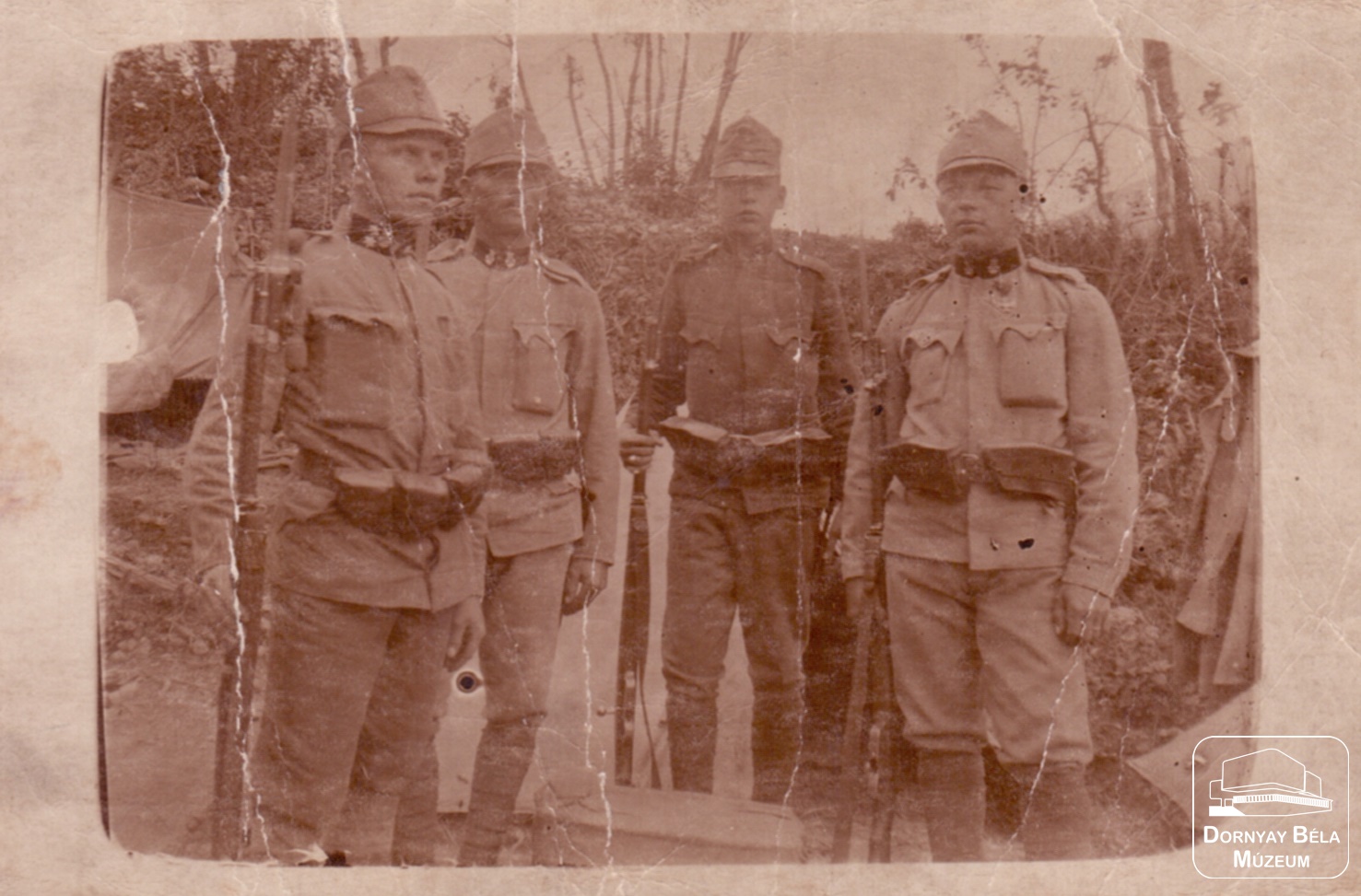 I. Világháborús kép. Százados katonákkal (Dornyay Béla Múzeum, Salgótarján CC BY-NC-SA)