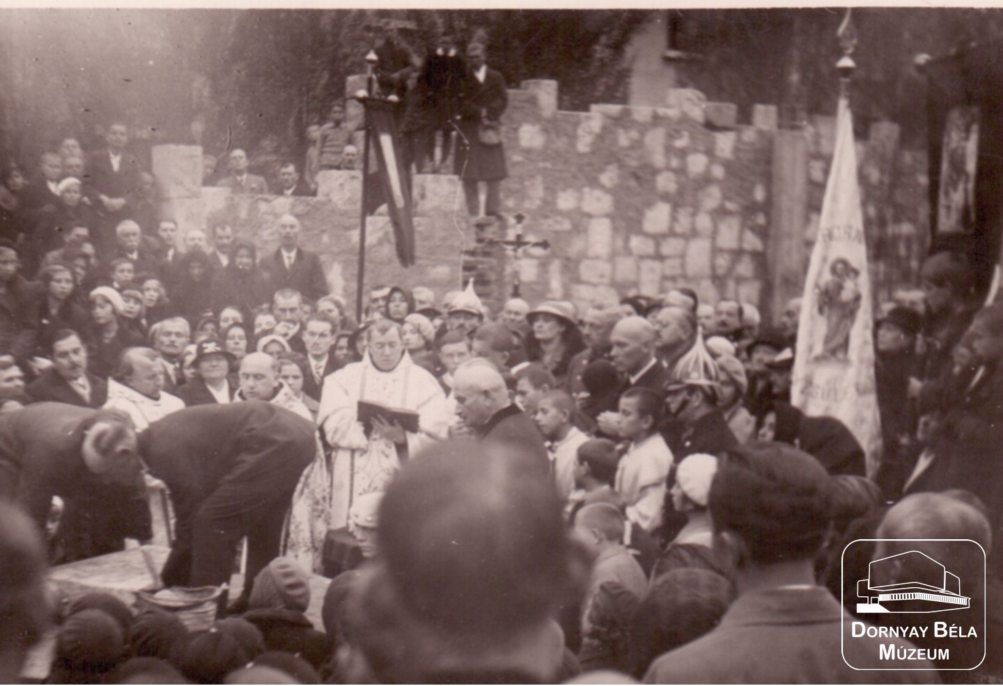A volt Szent Ferenc rendi alapkő letételének ünnepsége. (Dornyay Béla Múzeum, Salgótarján CC BY-NC-SA)
