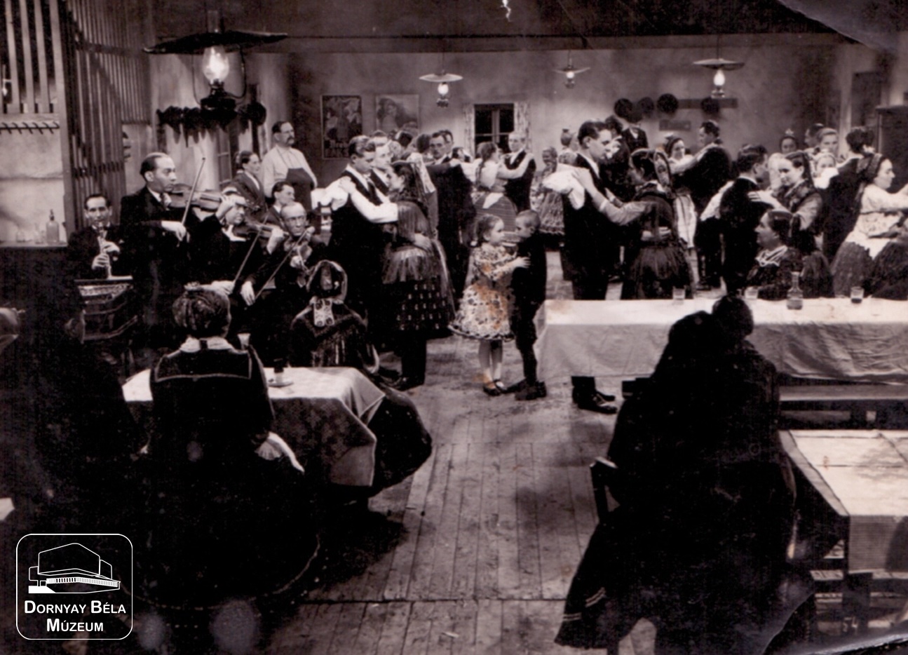 A bujáki gyöngyösbokréta estje az 1930-as években (Dornyay Béla Múzeum, Salgótarján CC BY-NC-SA)