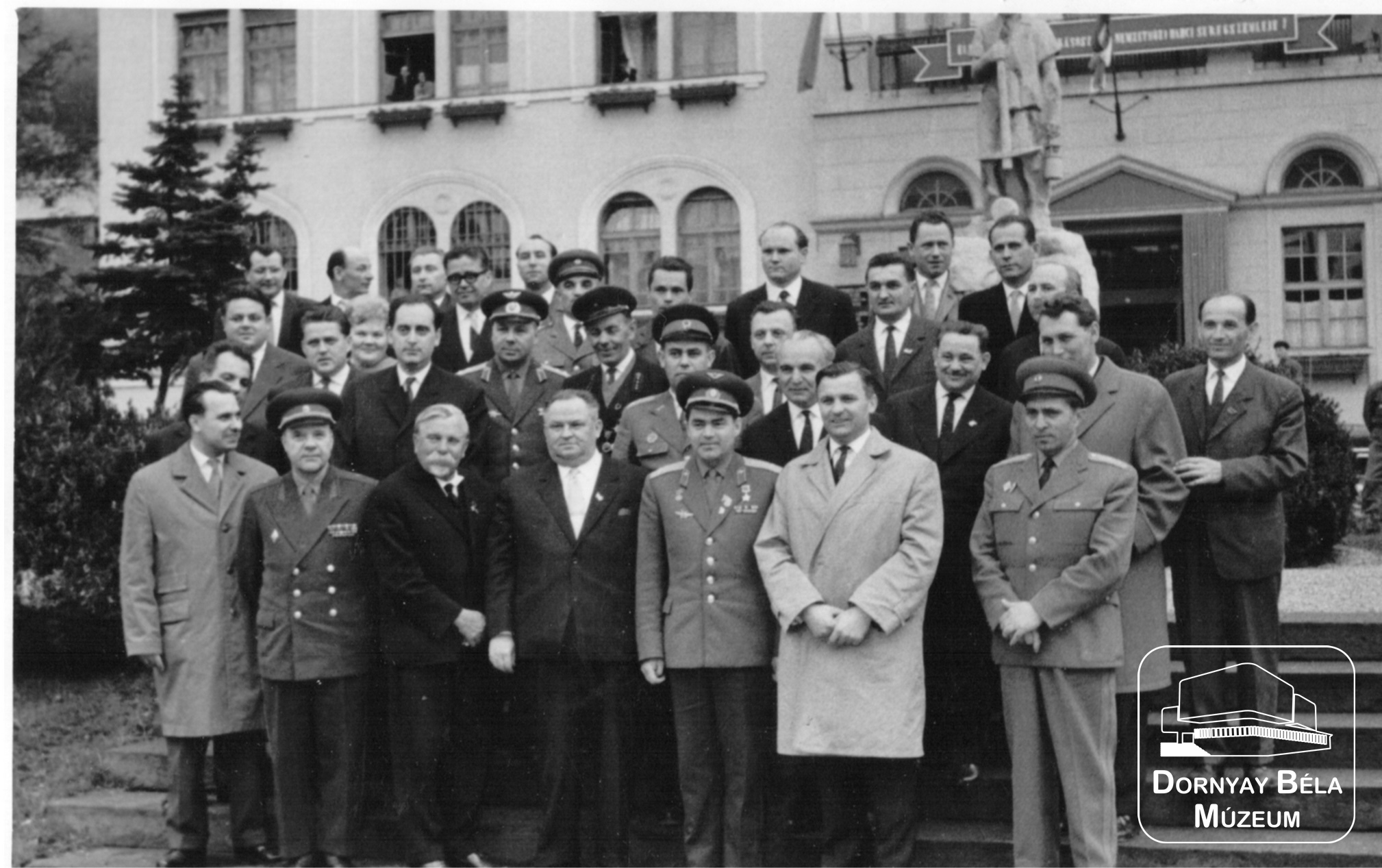 Nyikolájev szovjet űrhajós Salgótarjánban a megye vezetőivel (Dornyay Béla Múzeum, Salgótarján CC BY-NC-SA)