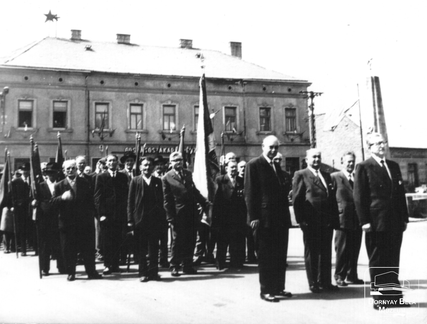 Május 1. felvonulási csoportkép. 1919-es veteránok (Dornyay Béla Múzeum, Salgótarján CC BY-NC-SA)