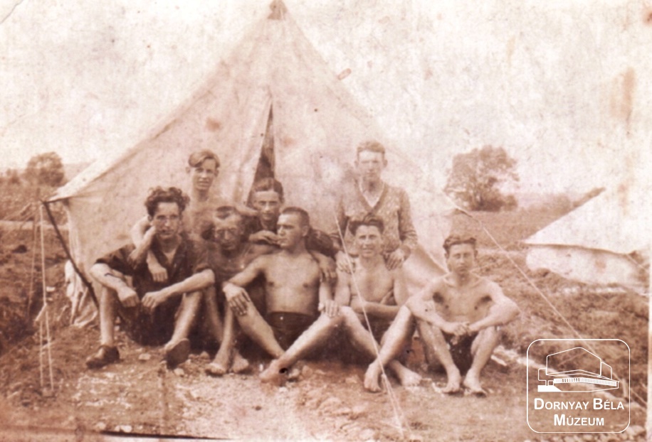 Salgótarjáni leventék táborozása a Balatonon (Dornyay Béla Múzeum, Salgótarján CC BY-NC-SA)