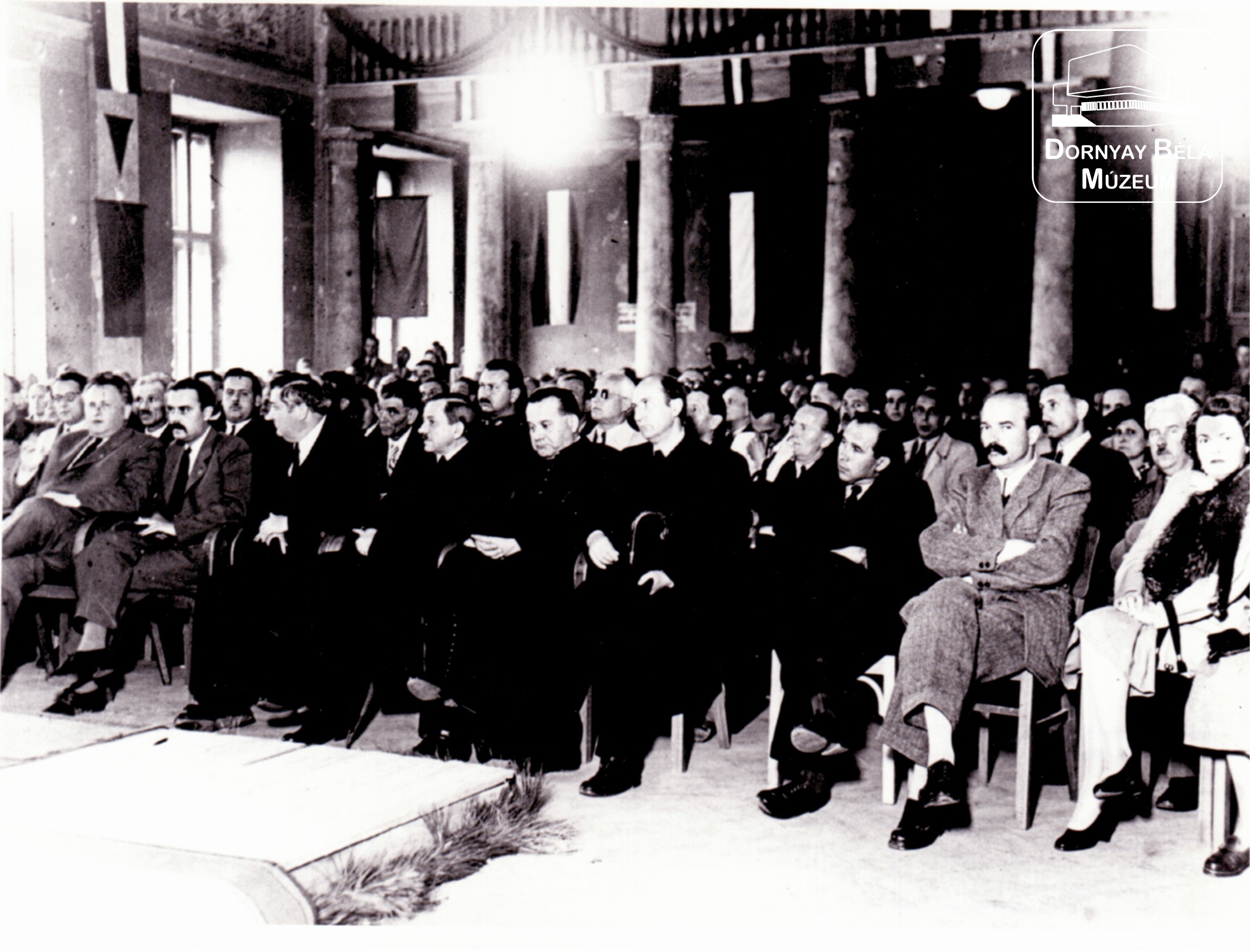 Balassagyarmat Vármegyeházában I. alakuló ülés résztvevői    1db (Dornyay Béla Múzeum, Salgótarján CC BY-NC-SA)