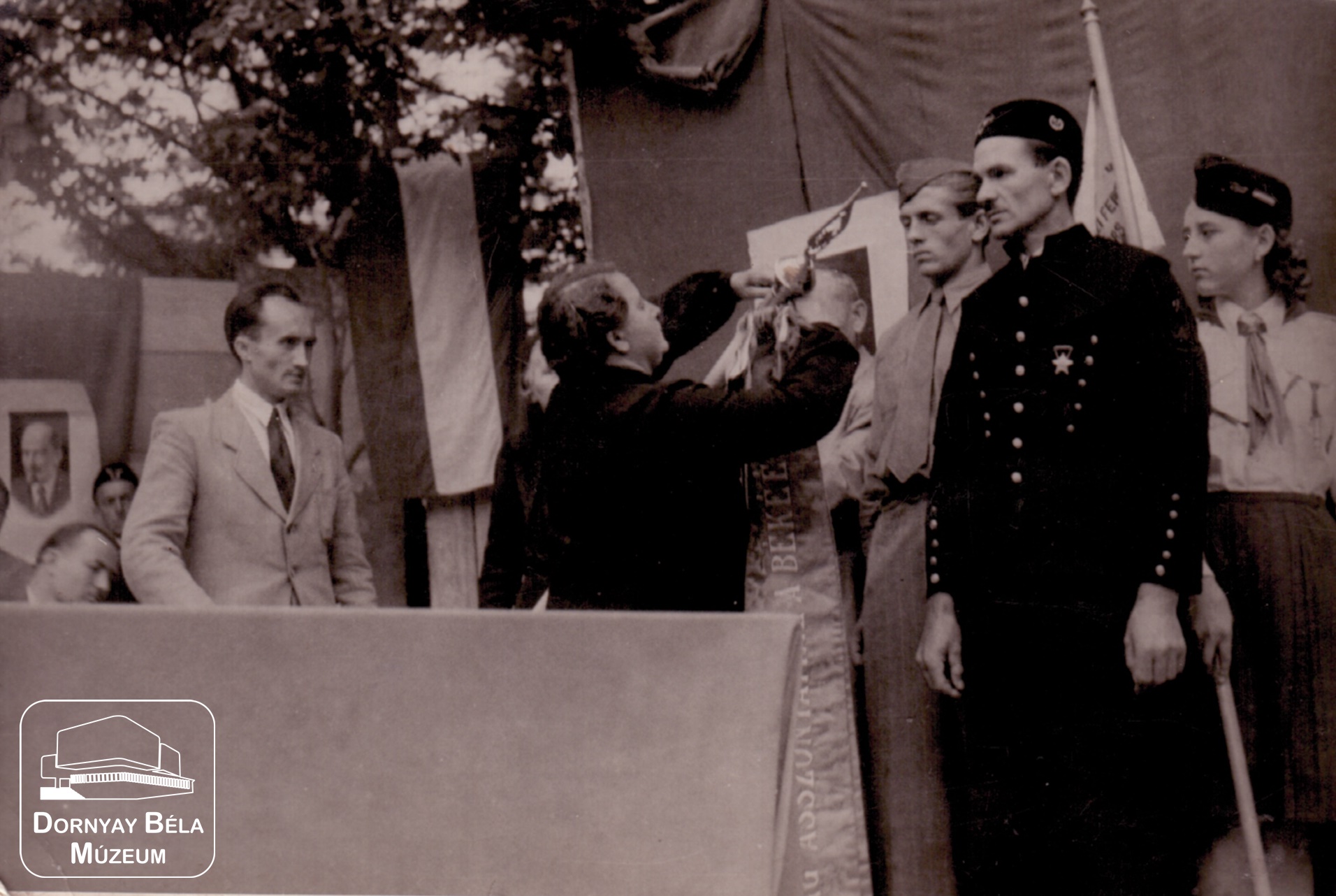 1948-ban zászlóavatás Somlyóbányatelepen (Dornyay Béla Múzeum, Salgótarján CC BY-NC-SA)