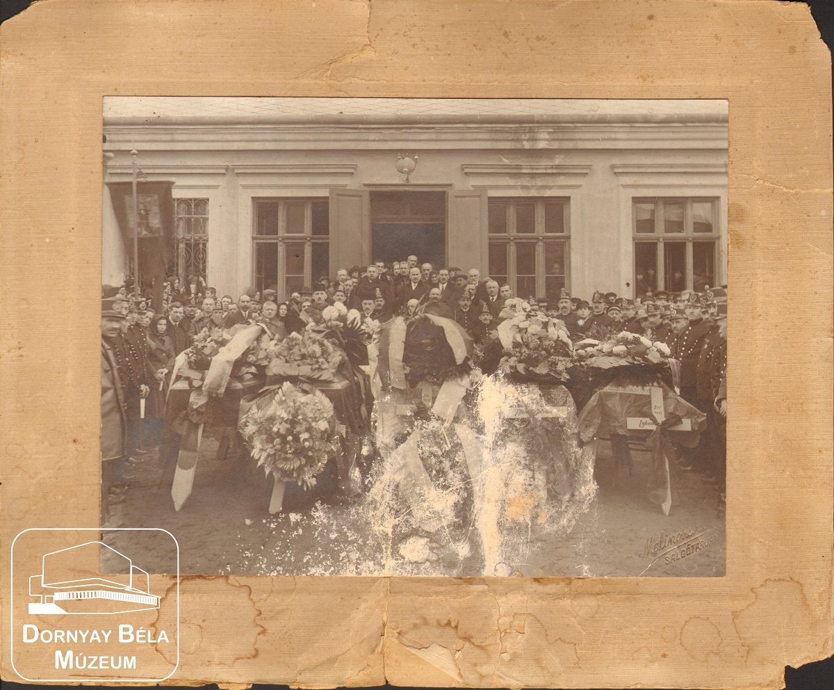 Sára-aknai áldozatok temetése (Dornyay Béla Múzeum, Salgótarján CC BY-NC-SA)