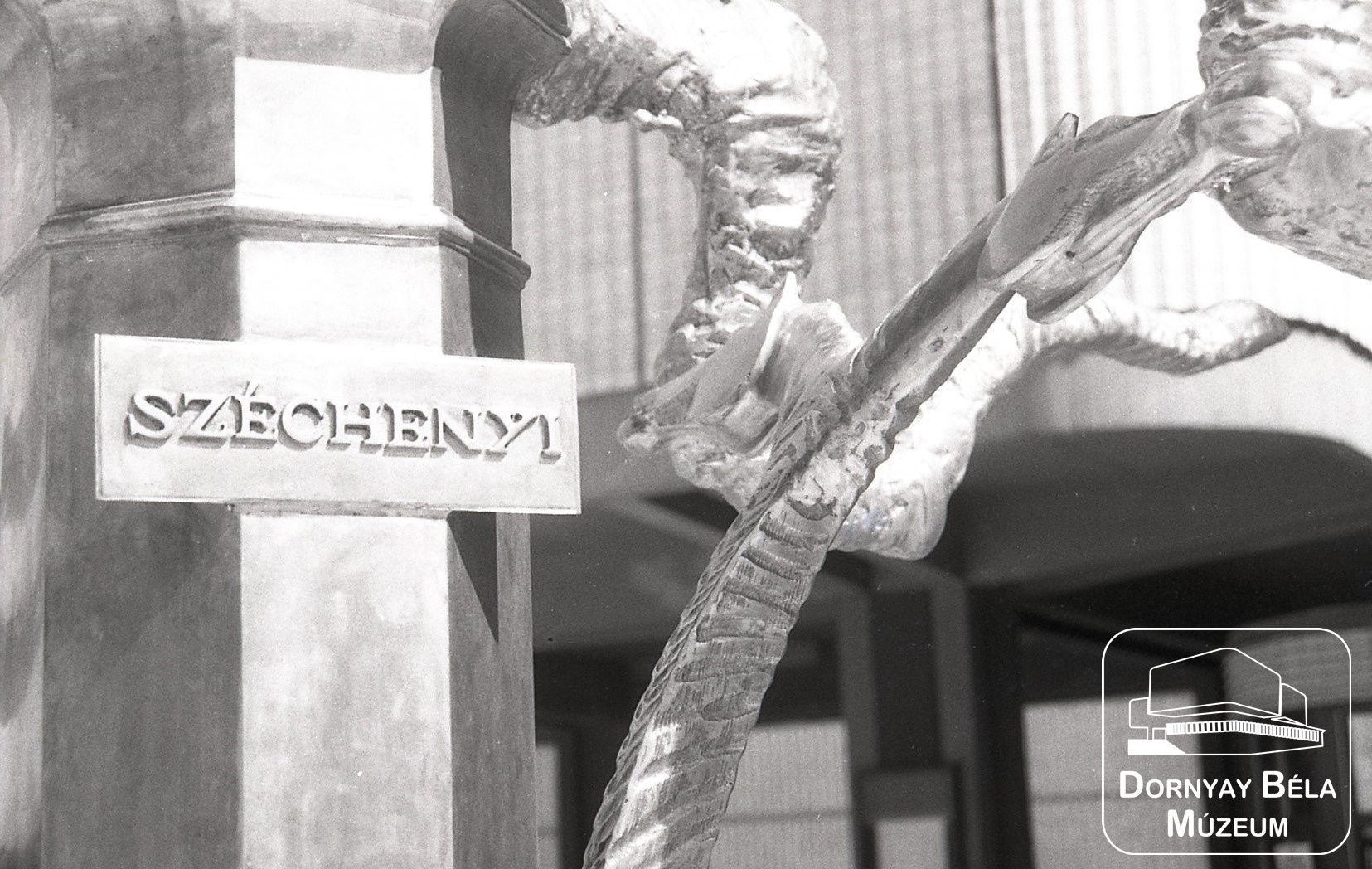Széchenyi-szobor a múzeum előtt (Dornyay Béla Múzeum, Salgótarján CC BY-NC-SA)