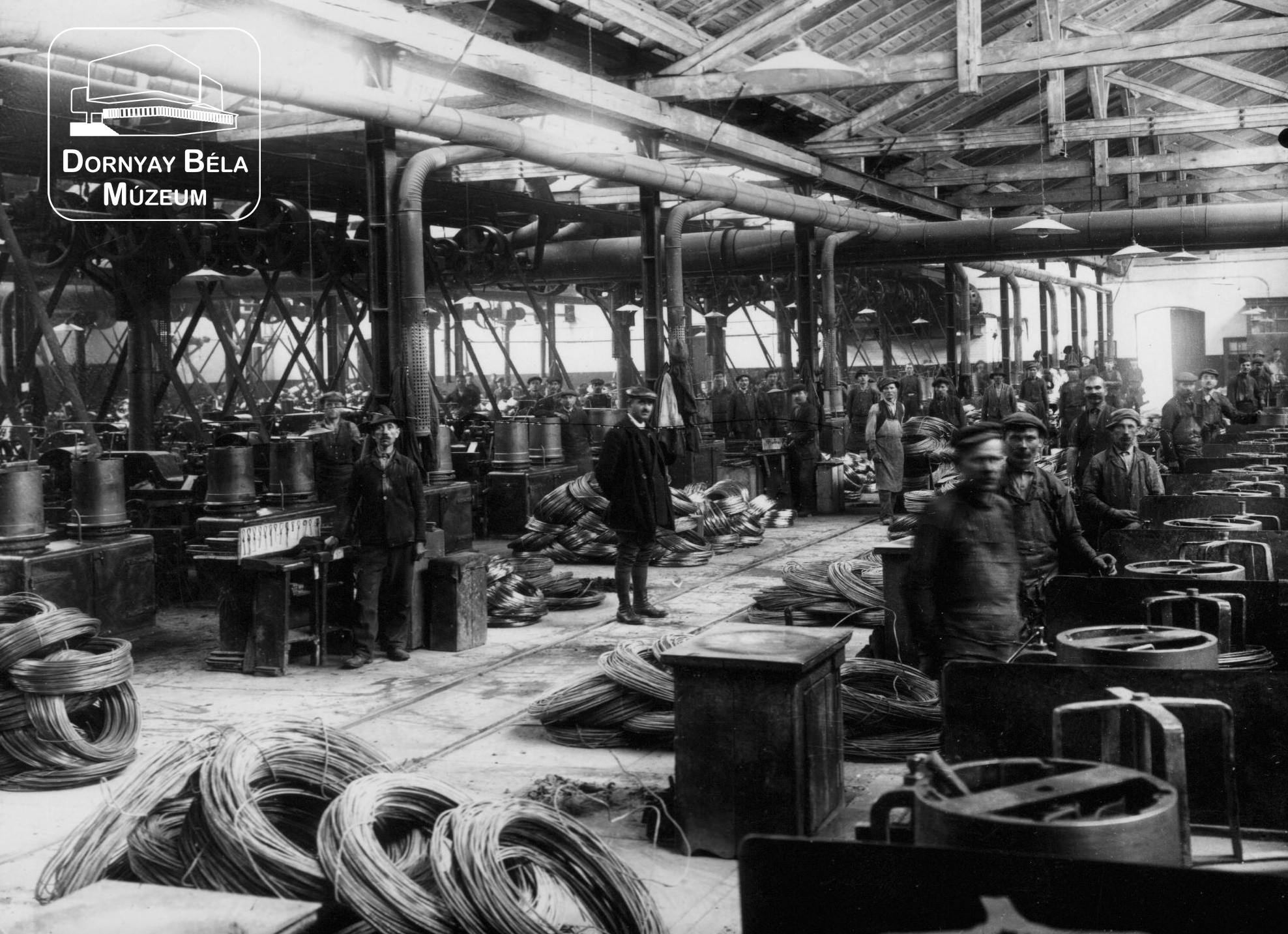 Dróthúzó üzem az acélgyárban (Dornyay Béla Múzeum, Salgótarján CC BY-NC-SA)