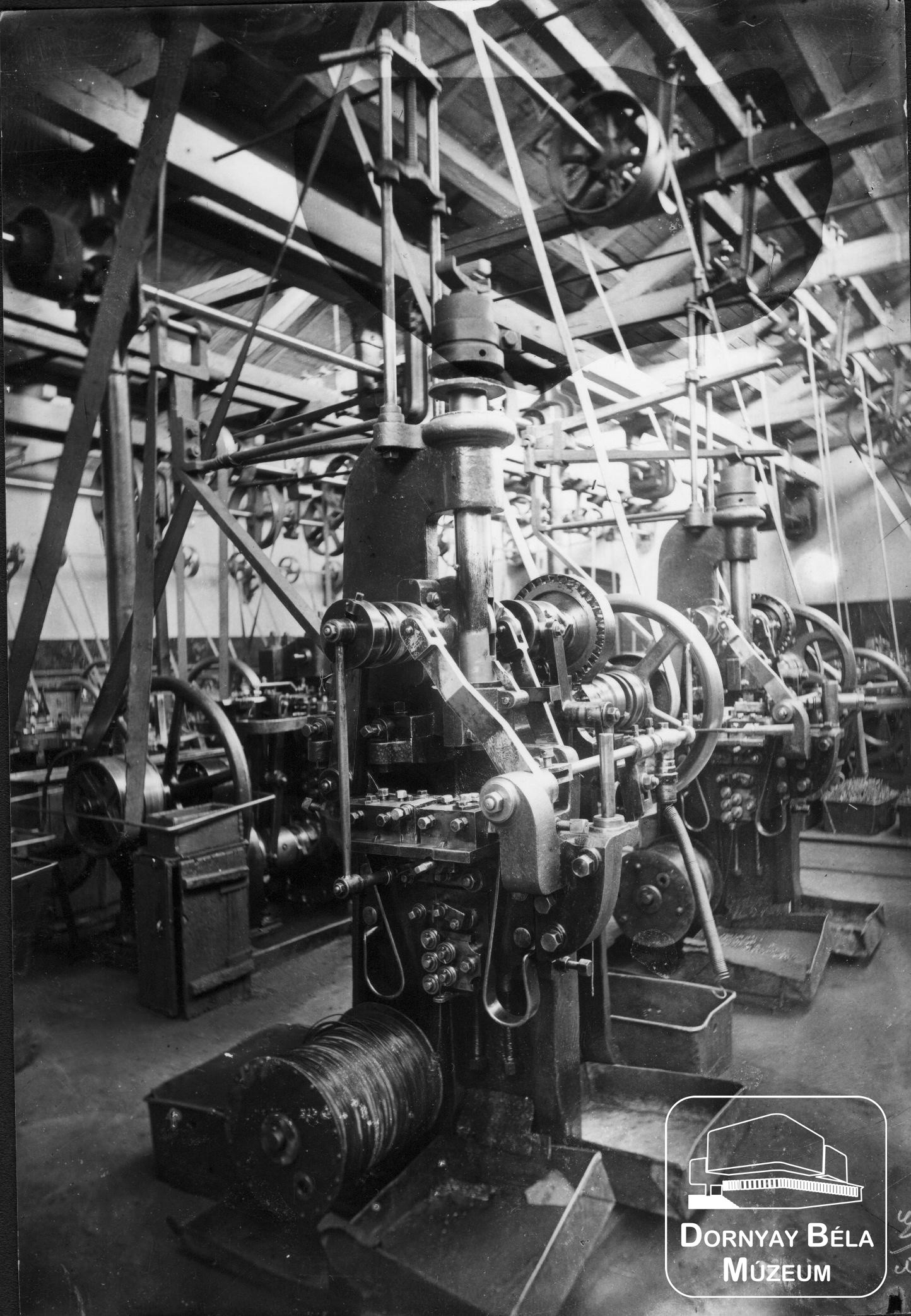 RMSV Rt. Acélgyár. Talpszeg-gépek a régi műhelyben. (Dornyay Béla Múzeum, Salgótarján CC BY-NC-SA)