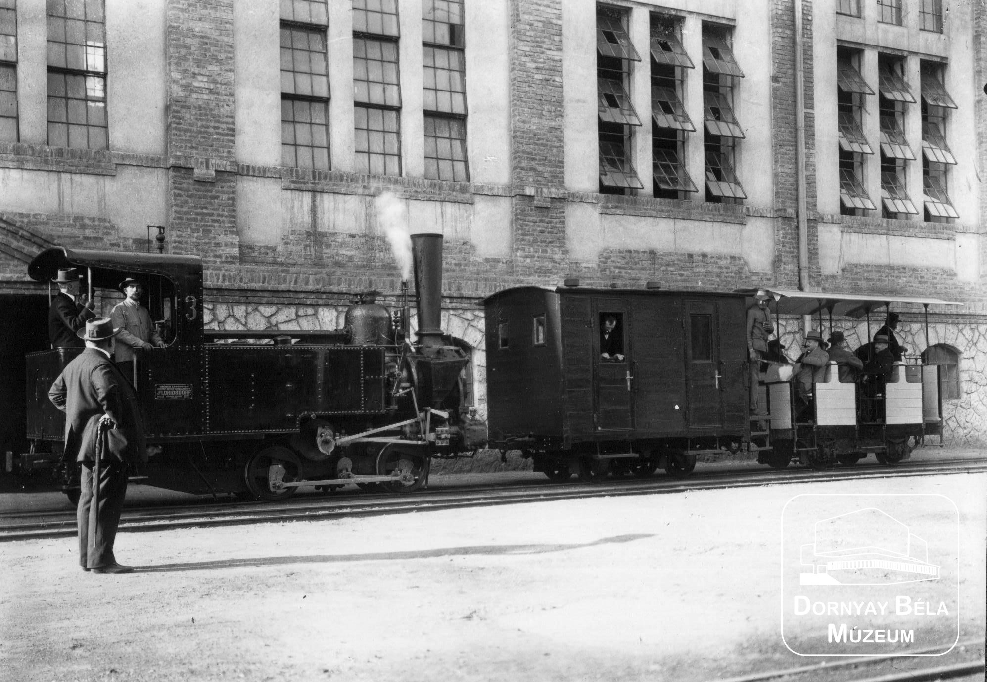 Salgói fogaskerekű mozdony és kocsik az acélgyár területén (Dornyay Béla Múzeum, Salgótarján CC BY-NC-SA)