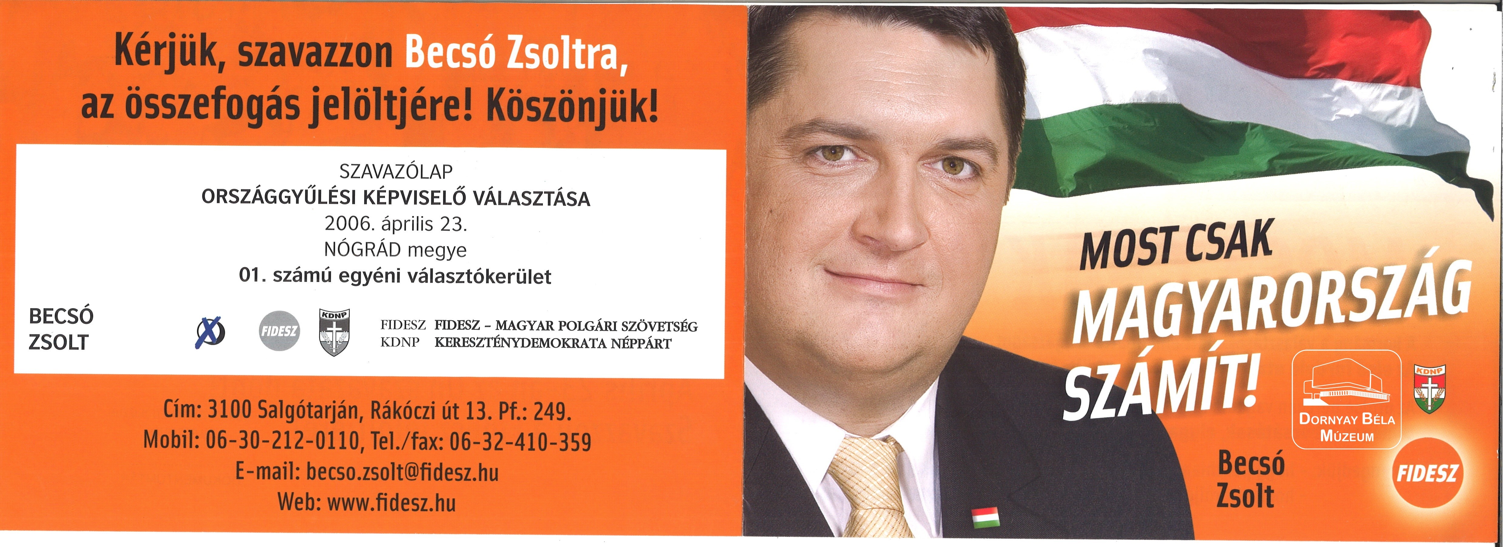 FIDESZ-KDNP „Most csak Magyarország számít!” Nemzeti színű lobogó mellett Becsó Zsolt. Belül felhívás a 2. fordulón való részvételre 2006. április 23-án (Dornyay Béla Múzeum, Salgótarján CC BY-NC-SA)