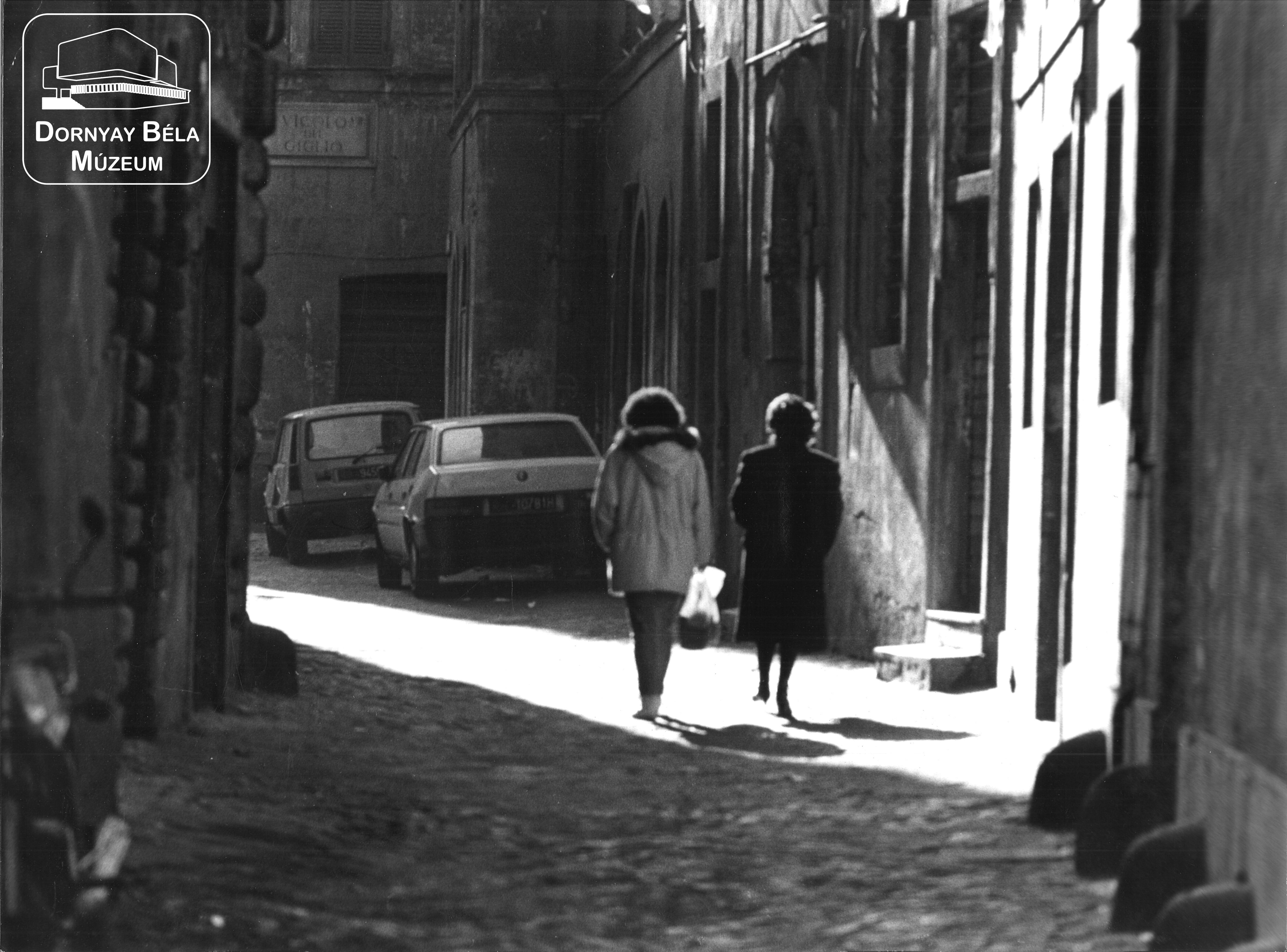 "Két nő az utcán" (Dornyay Béla Múzeum, Salgótarján CC BY-NC-SA)