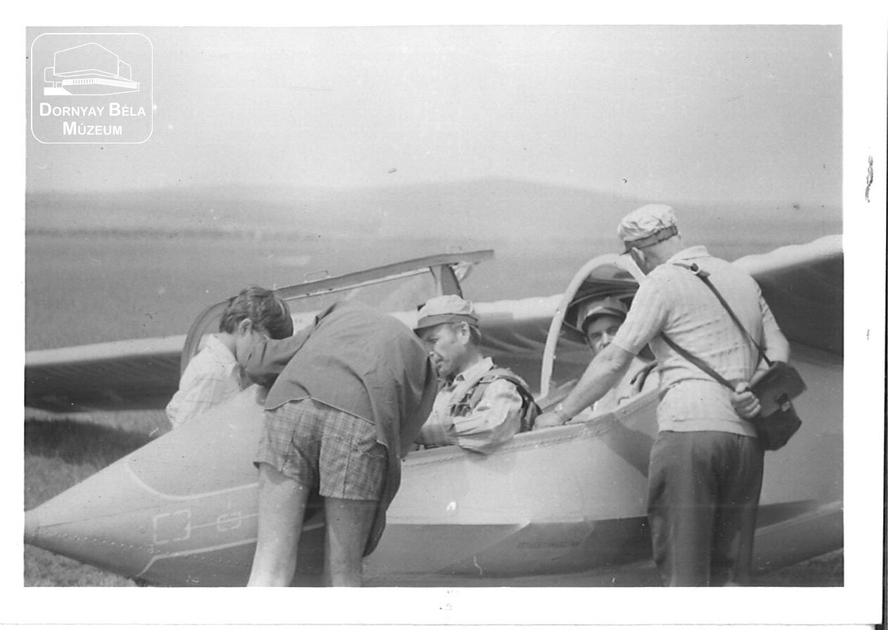 Kismotoros repülés előkészületeinek pillanatképek (Dornyay Béla Múzeum, Salgótarján CC BY-NC-SA)