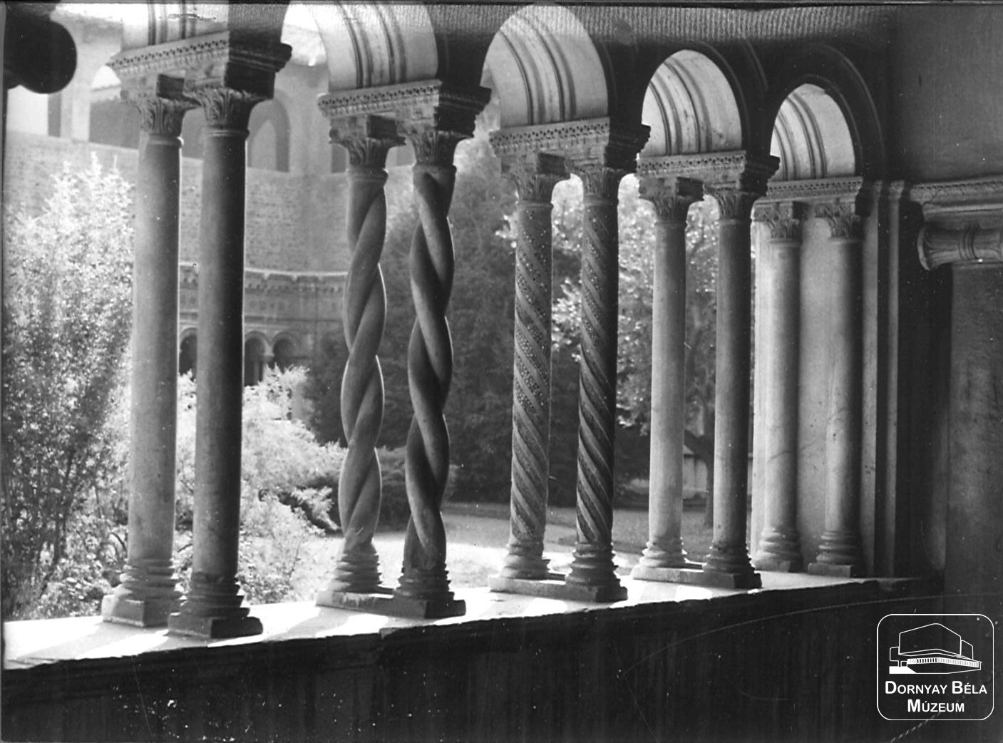 Szent Péter - bazilika, csavart oszlopai, Vatikán (Dornyay Béla Múzeum, Salgótarján CC BY-NC-SA)