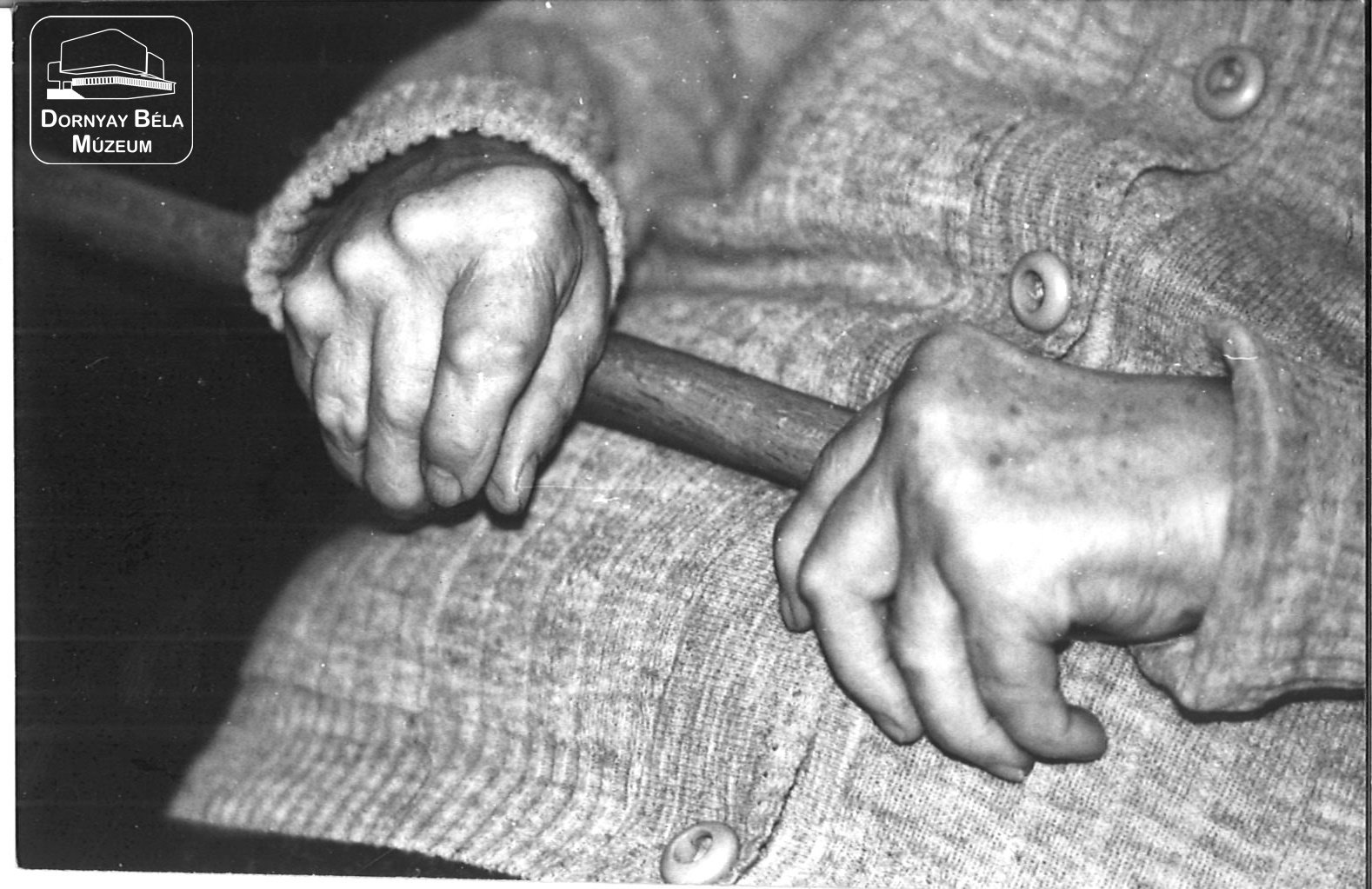 Az édesanya megfáradt kezei (Dornyay Béla Múzeum, Salgótarján CC BY-NC-SA)