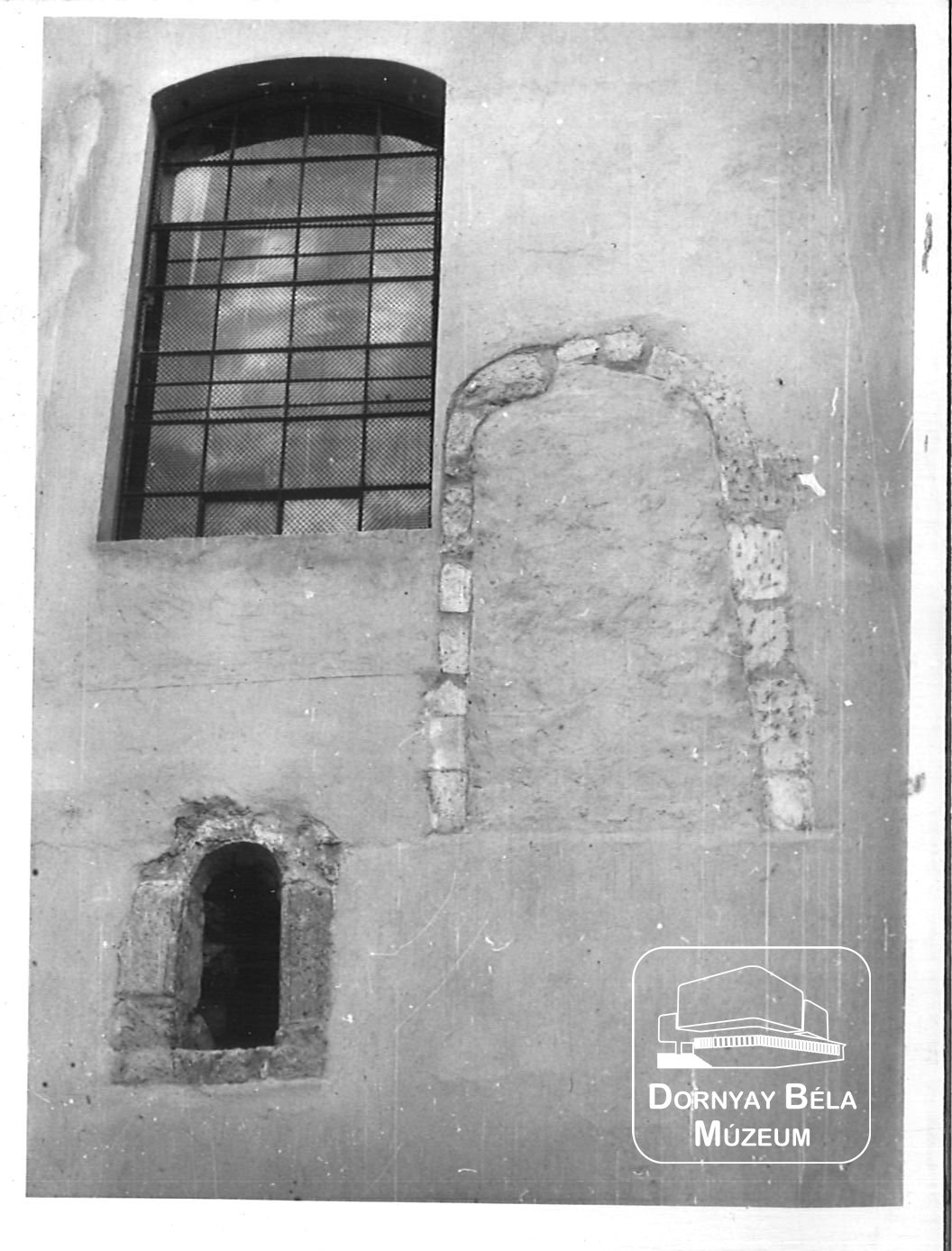 Szent Lőrinc római katolikus templom középkori ablaknyílása Pásztó (Dornyay Béla Múzeum, Salgótarján CC BY-NC-SA)