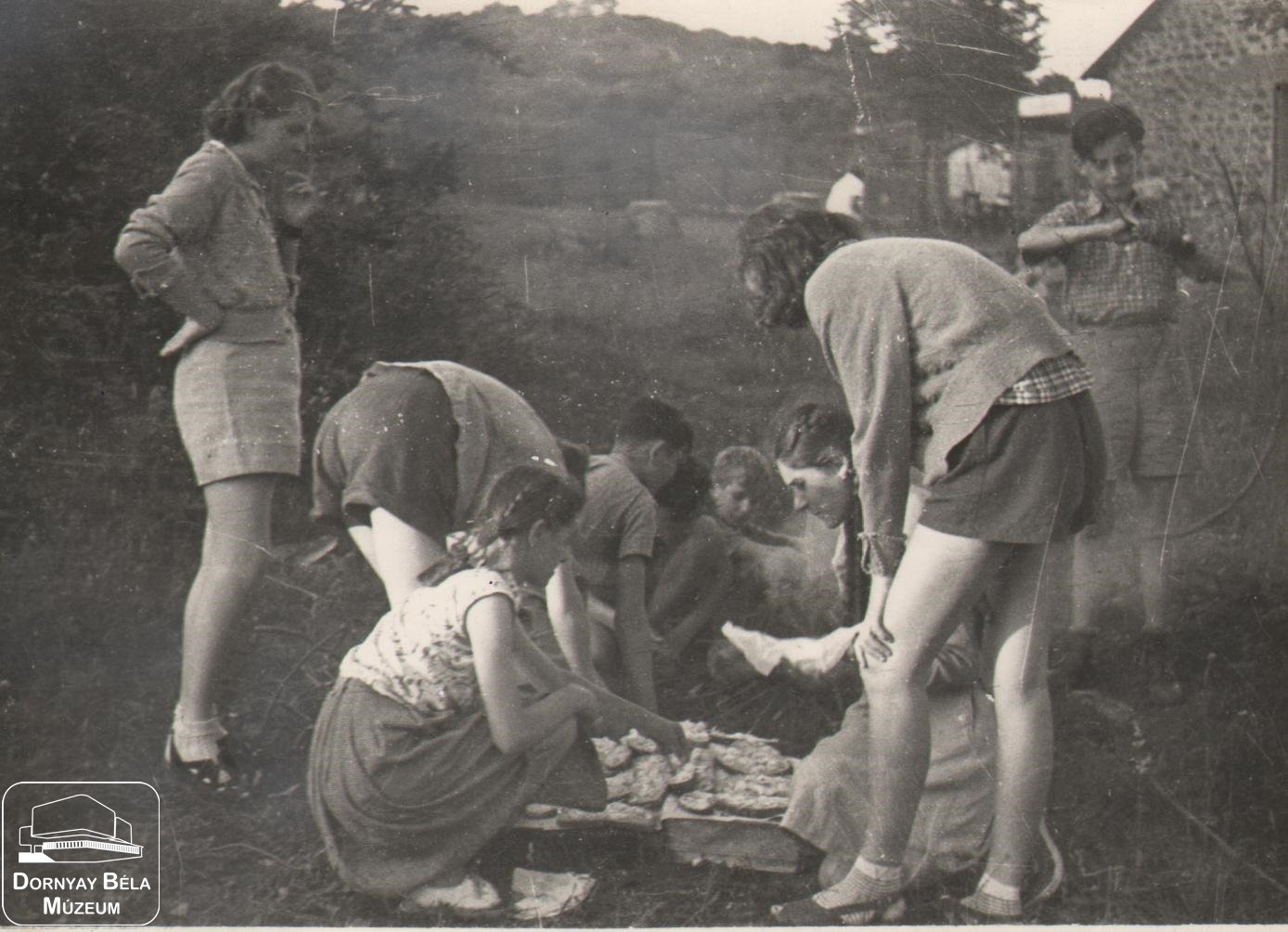 Úttörők táborozása (Dornyay Béla Múzeum, Salgótarján CC BY-NC-SA)