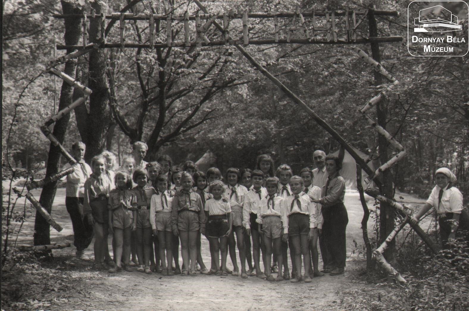 Úttörők Ráróspusztai táborozása (Dornyay Béla Múzeum, Salgótarján CC BY-NC-SA)