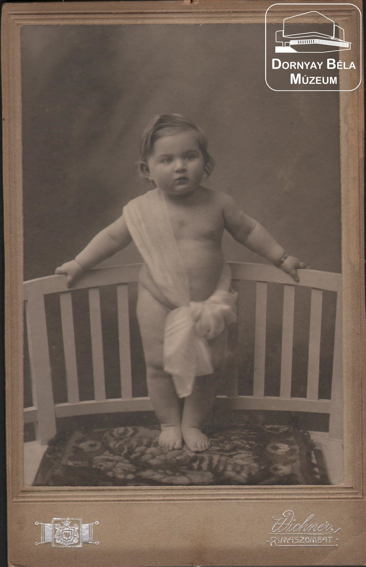 Jenenszky Sárika egy éves korában (Dornyay Béla Múzeum, Salgótarján CC BY-NC-SA)