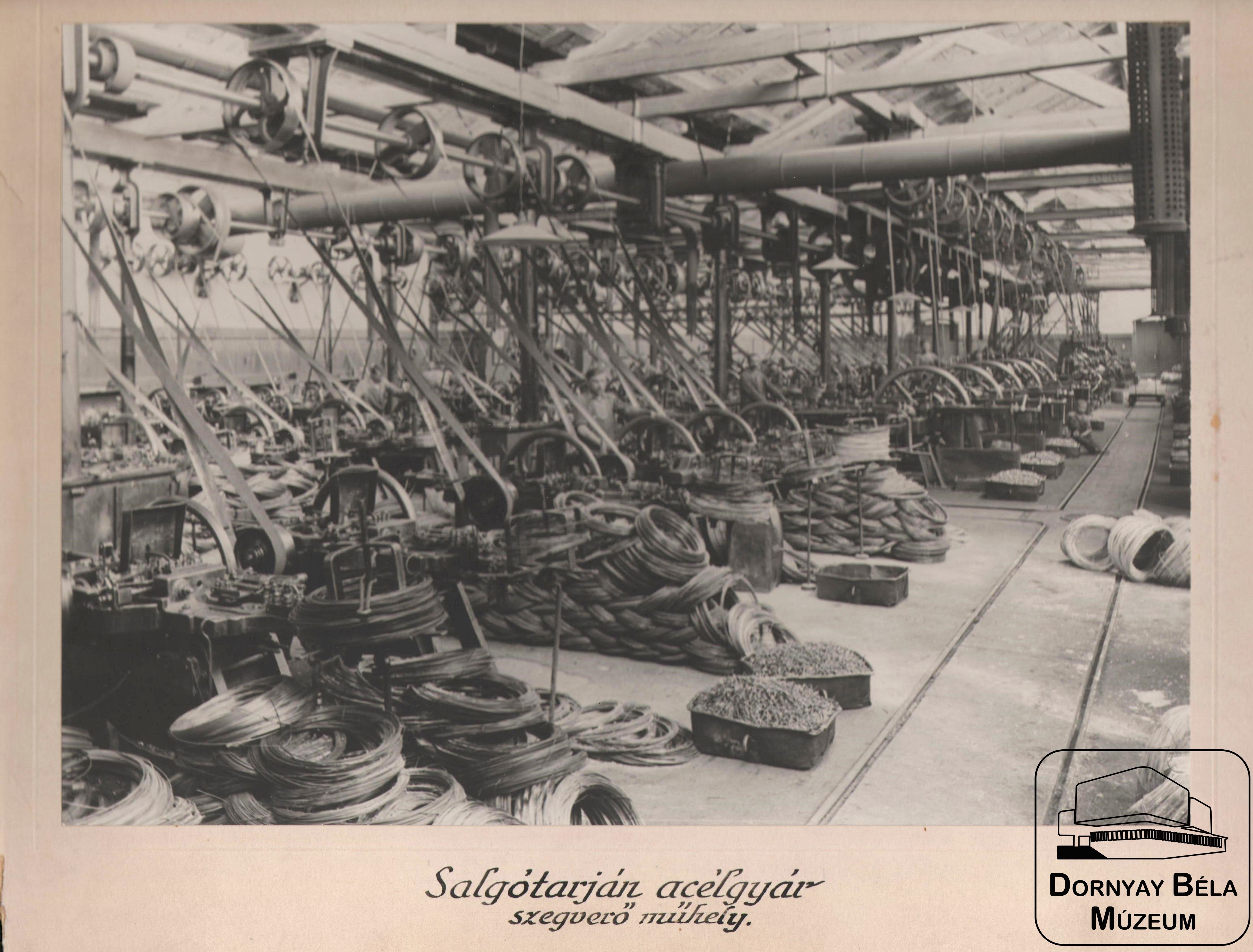 Salgótarján acélgyár - szegverő műhely (Dornyay Béla Múzeum, Salgótarján CC BY-NC-SA)