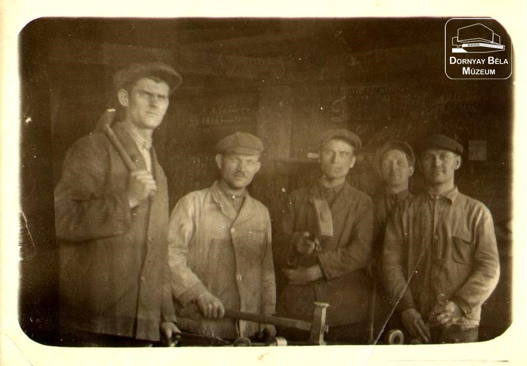 Salgóbányai gépműhely dolgozói (Dornyay Béla Múzeum, Salgótarján CC BY-NC-SA)