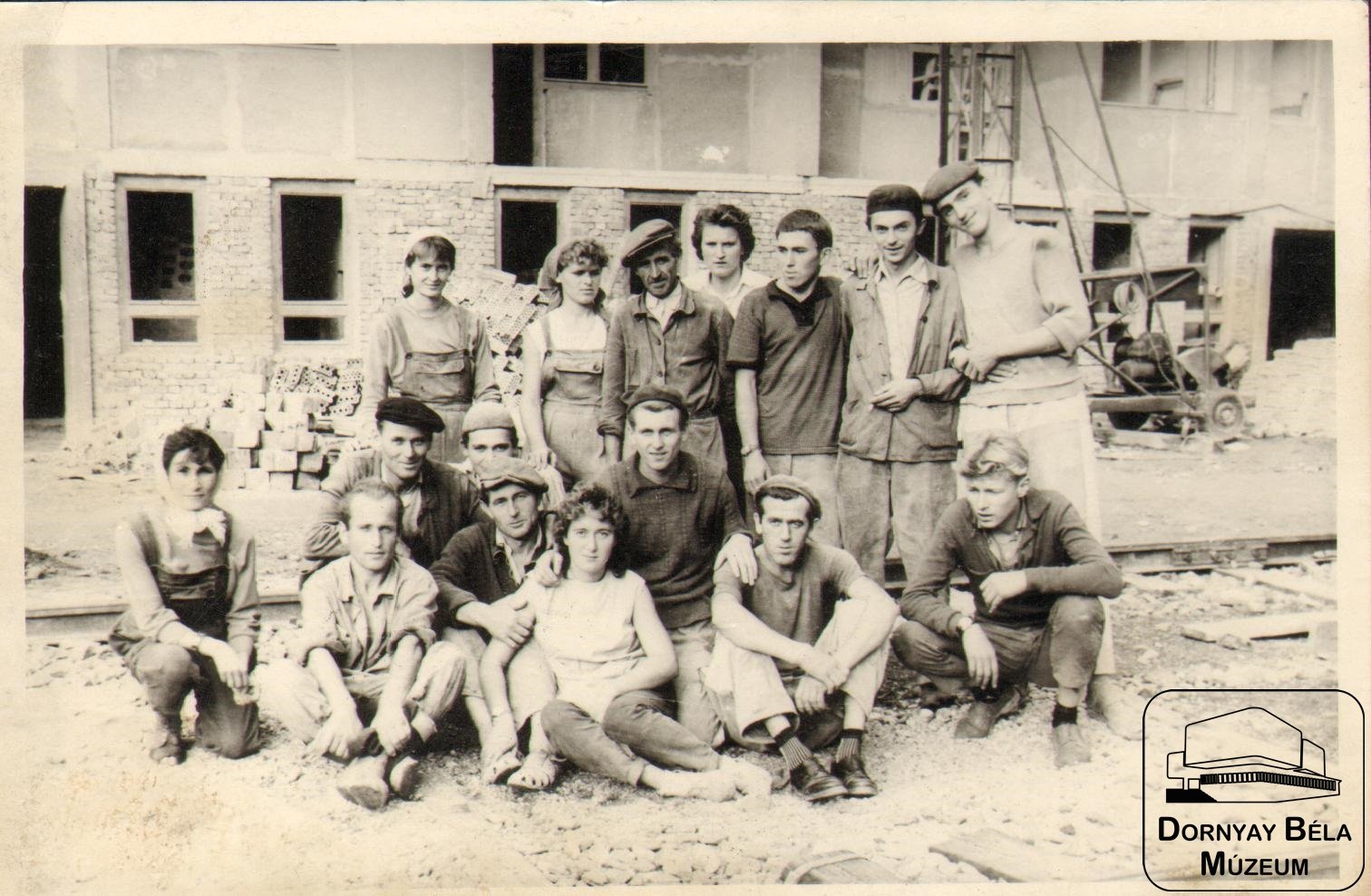 Építőipari szocialista komplex ifjúsági brigád (Dornyay Béla Múzeum, Salgótarján CC BY-NC-SA)