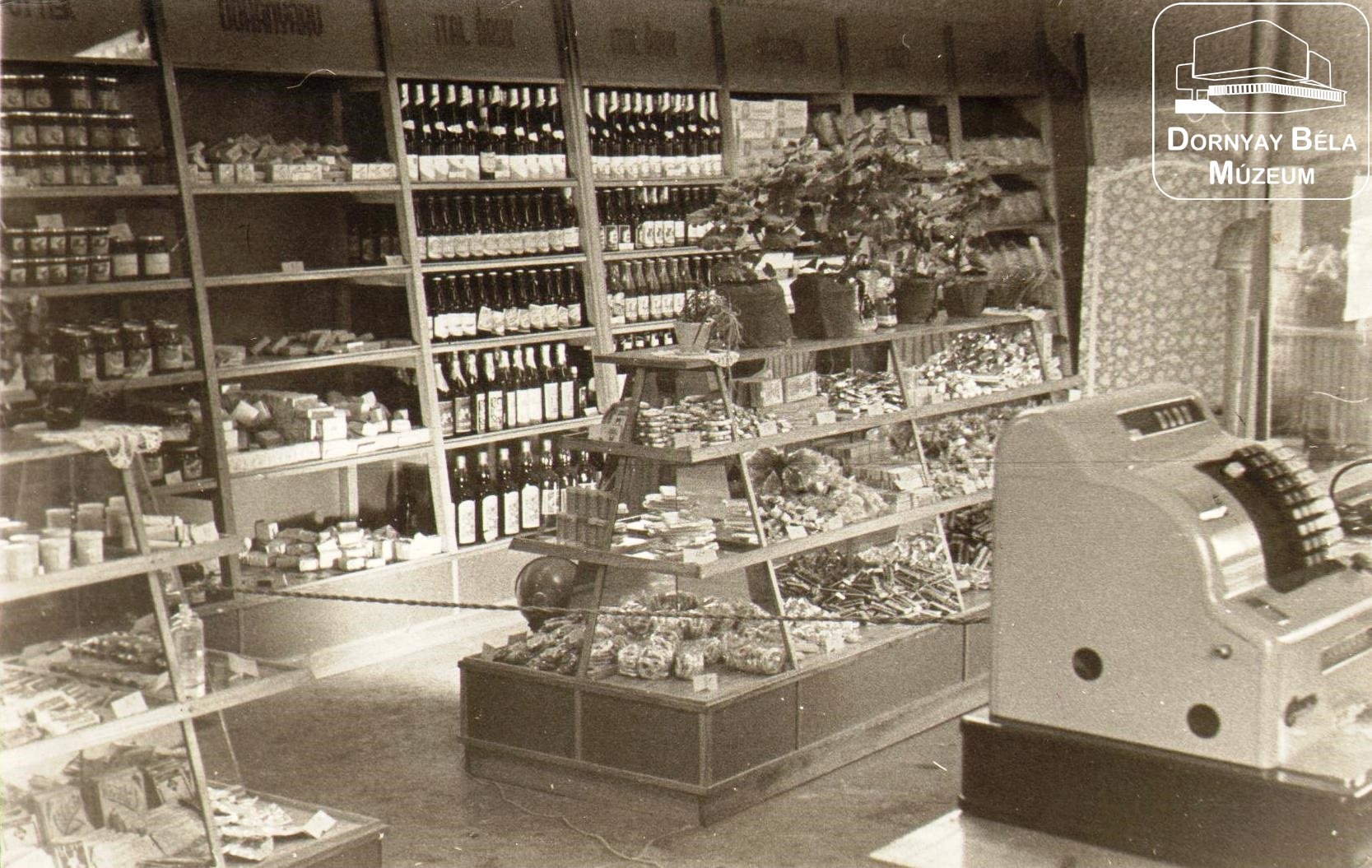 Önkiszolgáló bolt (Dornyay Béla Múzeum, Salgótarján CC BY-NC-SA)