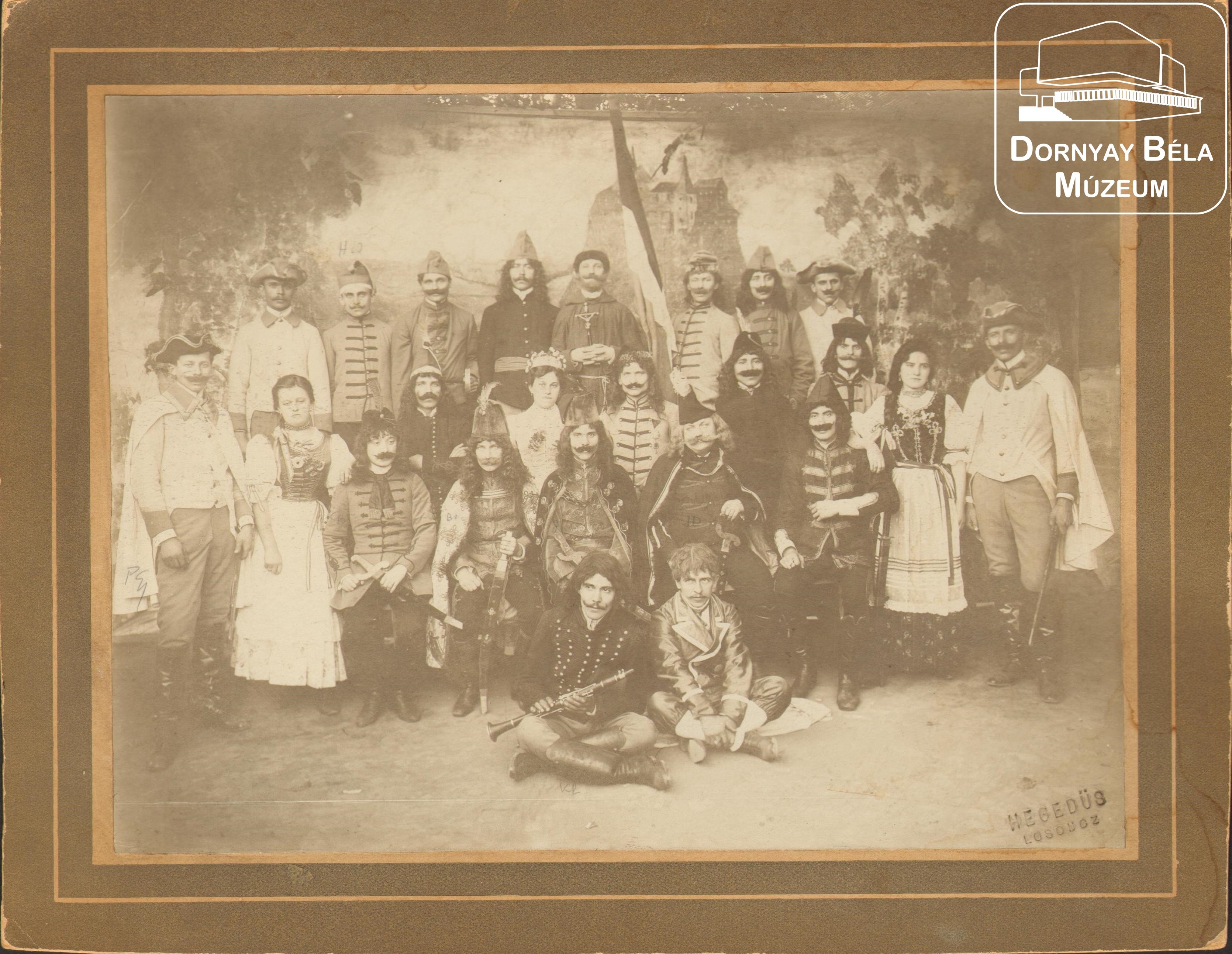 Színjátszó csoport csoportképe (Dornyay Béla Múzeum, Salgótarján CC BY-NC-SA)