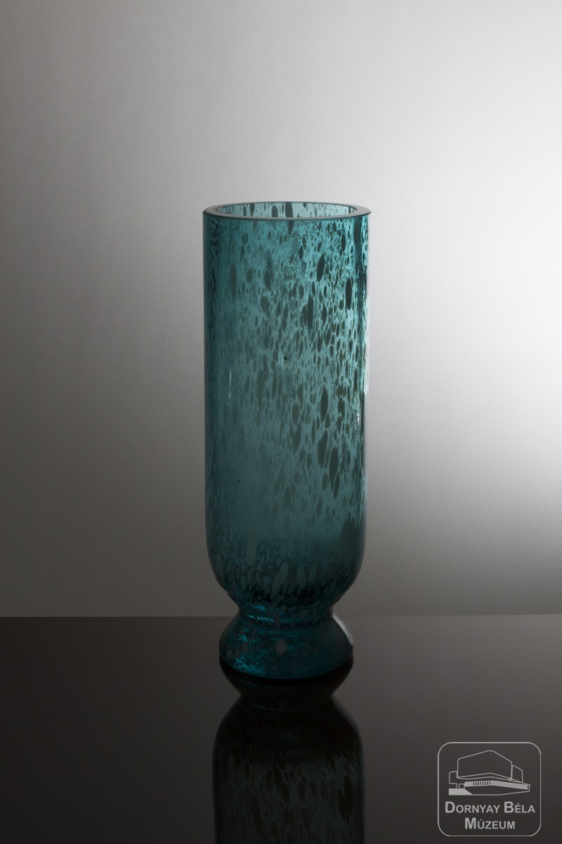 Asztali készlet, váza (Dornyay Béla Múzeum, Salgótarján CC BY-NC-SA)