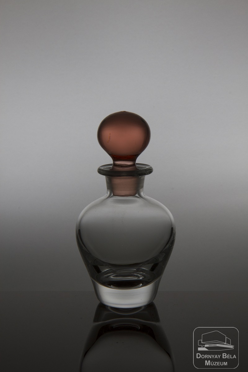 Parfümös üveg (Dornyay Béla Múzeum, Salgótarján CC BY-NC-SA)
