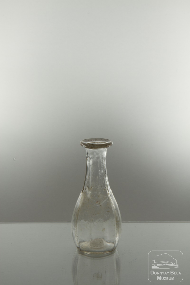 Pálinkás üveg (Dornyay Béla Múzeum, Salgótarján CC BY-NC-SA)