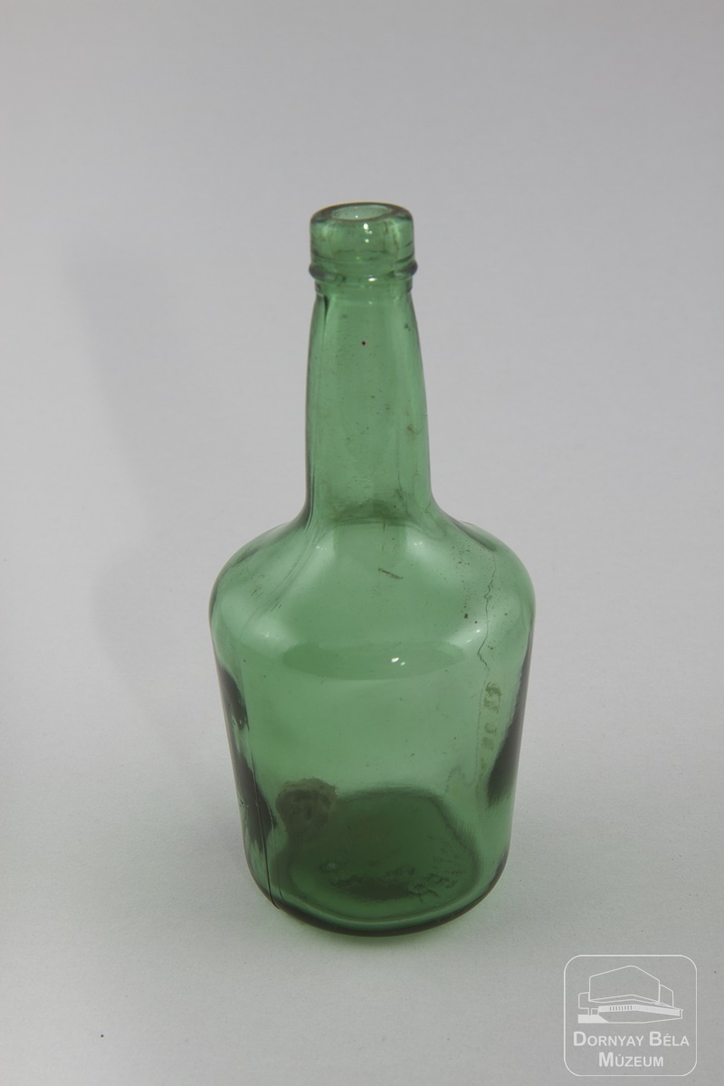 Boros üveg (Dornyay Béla Múzeum, Salgótarján CC BY-NC-SA)