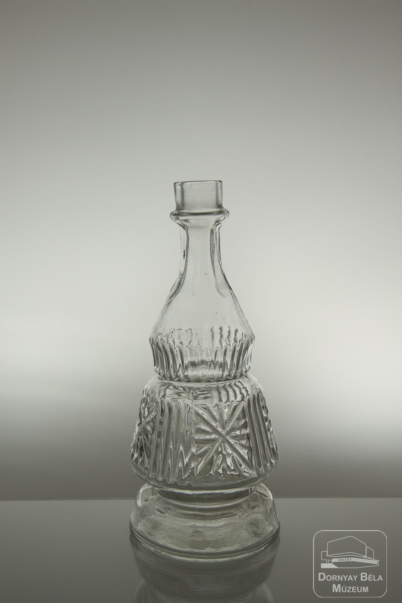Likőrös palack (Dornyay Béla Múzeum, Salgótarján CC BY-NC-SA)