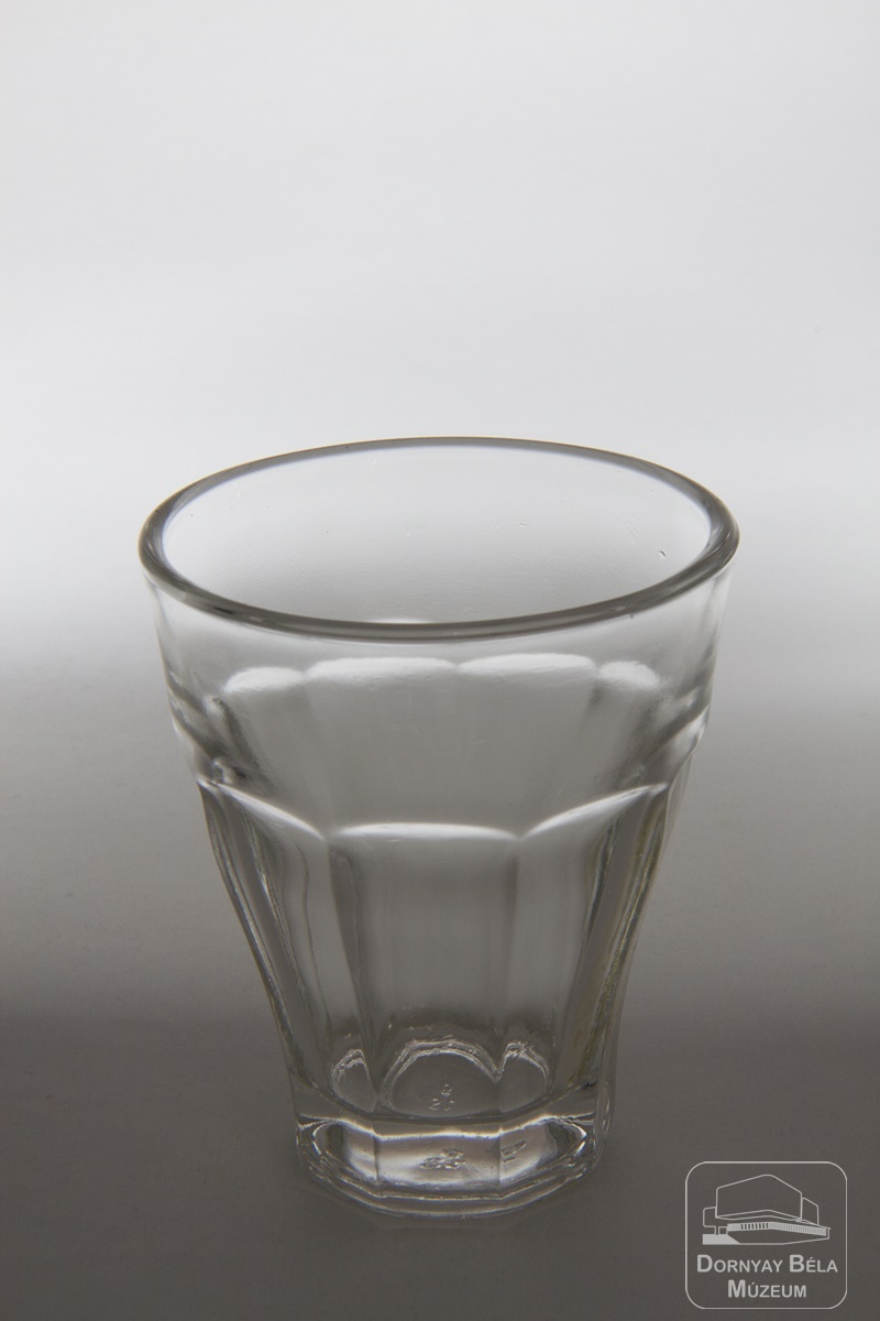 Kávés pohár (Dornyay Béla Múzeum, Salgótarján CC BY-NC-SA)