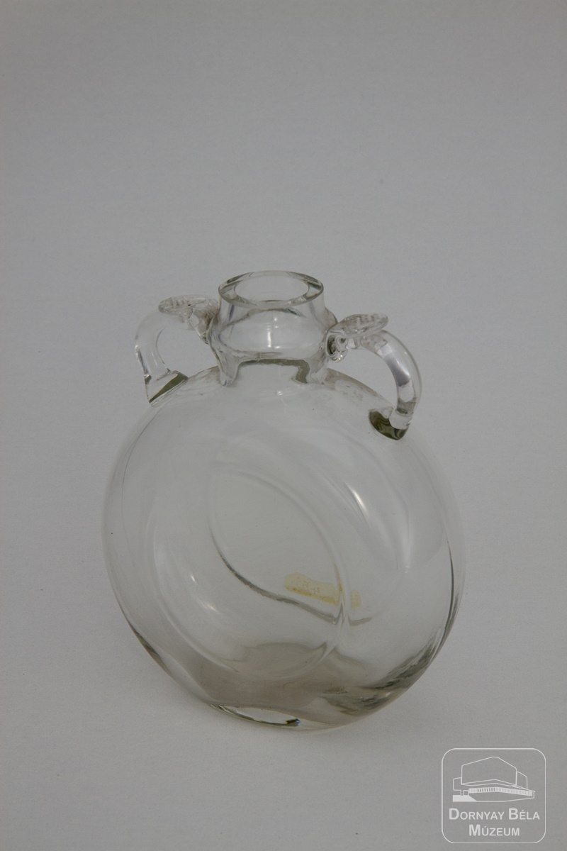 Likőrös üveg (Dornyay Béla Múzeum, Salgótarján CC BY-NC-SA)