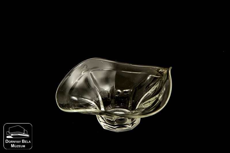 Üvegtányér (Dornyay Béla Múzeum, Salgótarján CC BY-NC-SA)