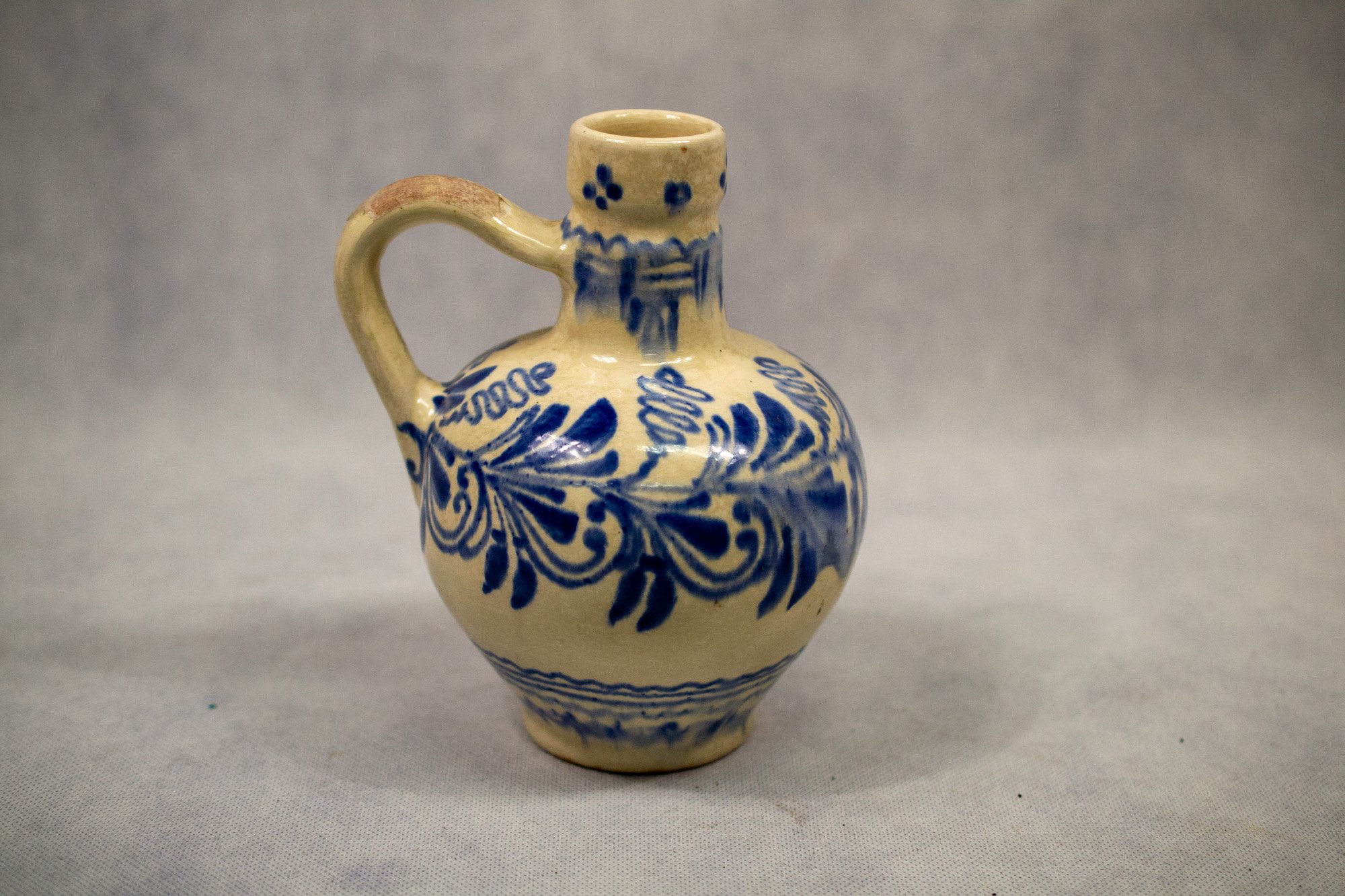 Díszes kerámia váza (Helytörténeti Gyűjtemény és Ádám Jenő Emlékház, Szigetszentmiklós CC BY-NC-SA)
