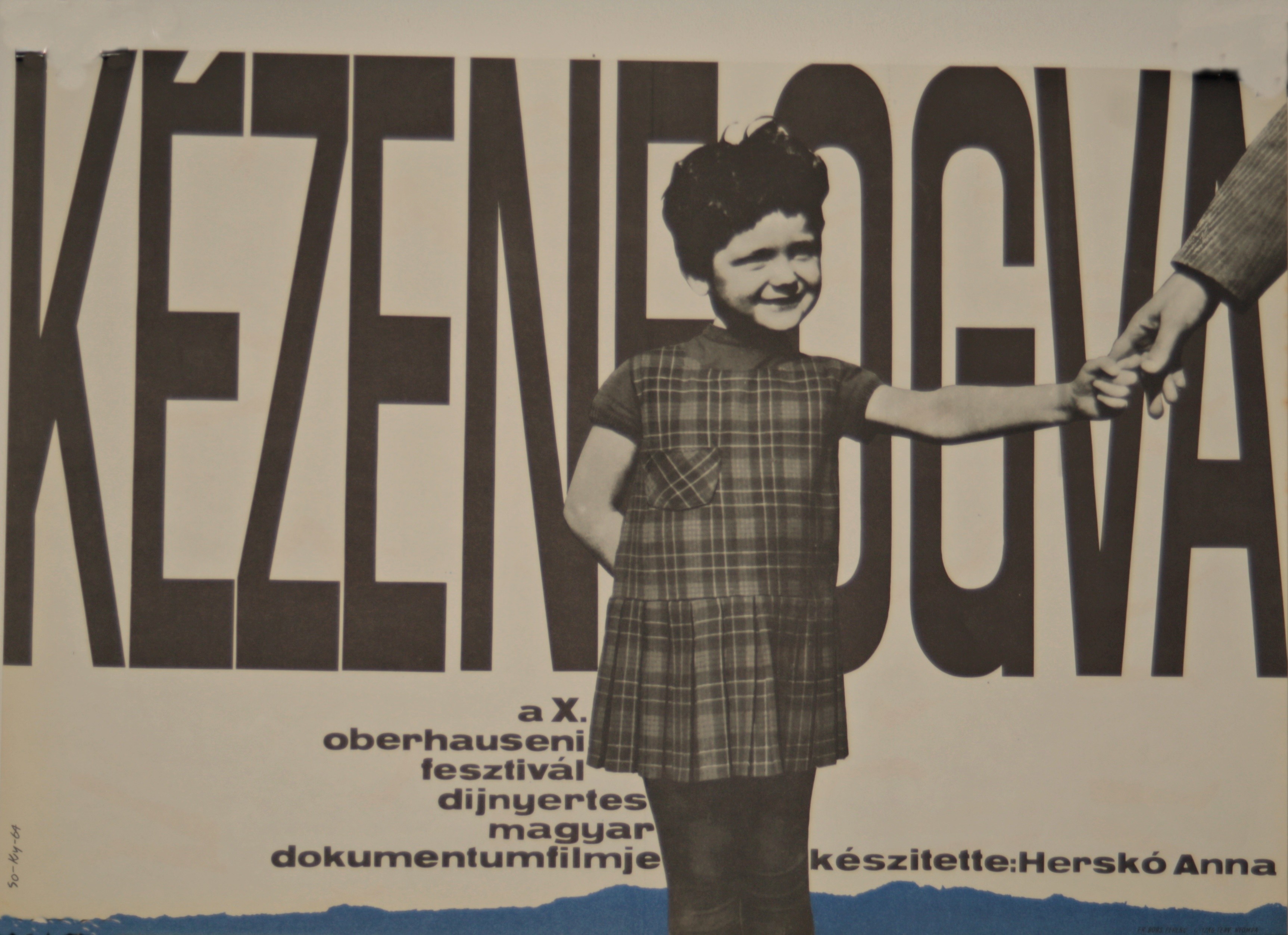 Kézenfogva  - magyar dokumentumfilm (Isaszegi Múzeumi Kiállítóhely (Falumúzeum) CC BY-NC-SA)