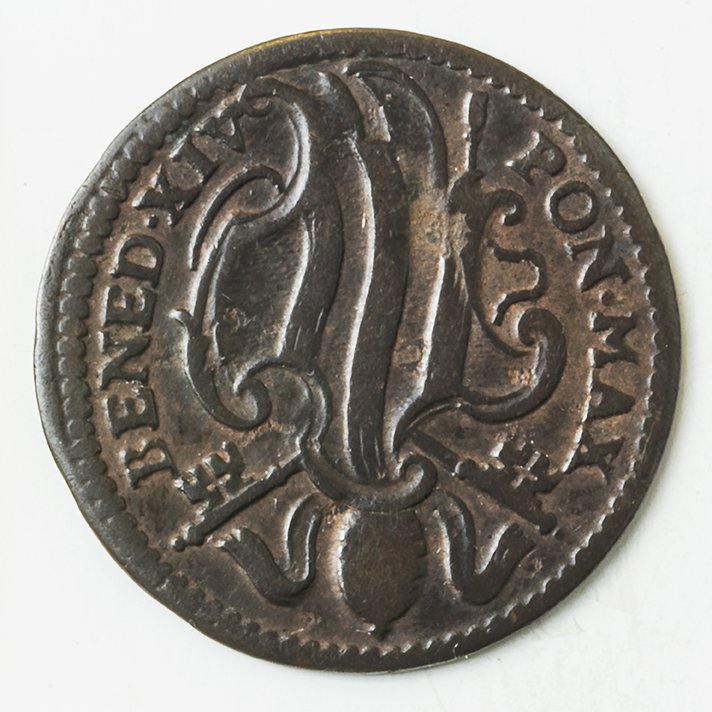 Fém pénz - XIV. Benedek érméje (Dr. Jablonkay István Helytörténeti Gyűjtemény CC BY-NC-SA)