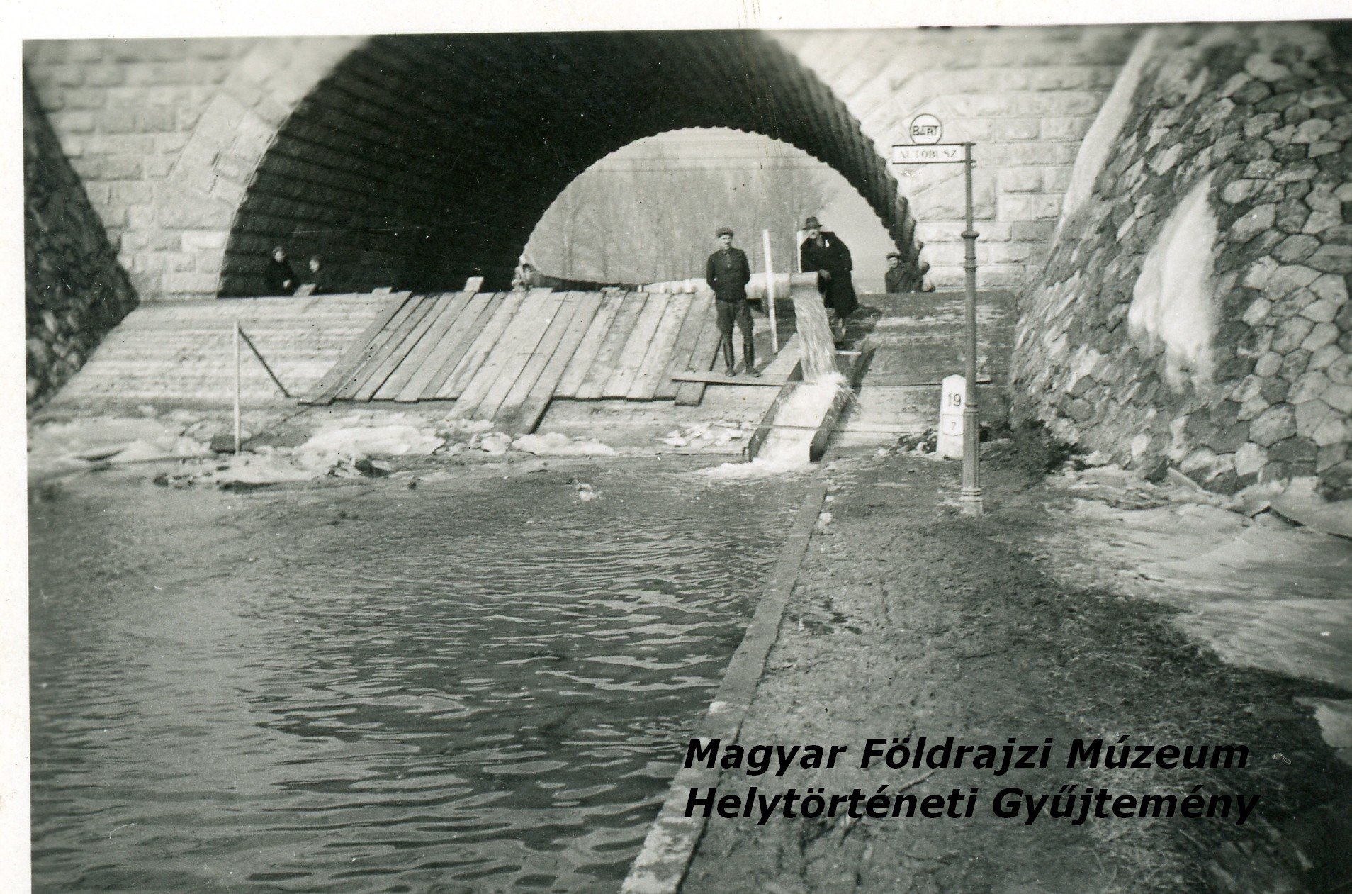 Árvíz a "Nagy - tunelnél". (Magyar Földrajzi Múzeum CC BY-NC-SA)