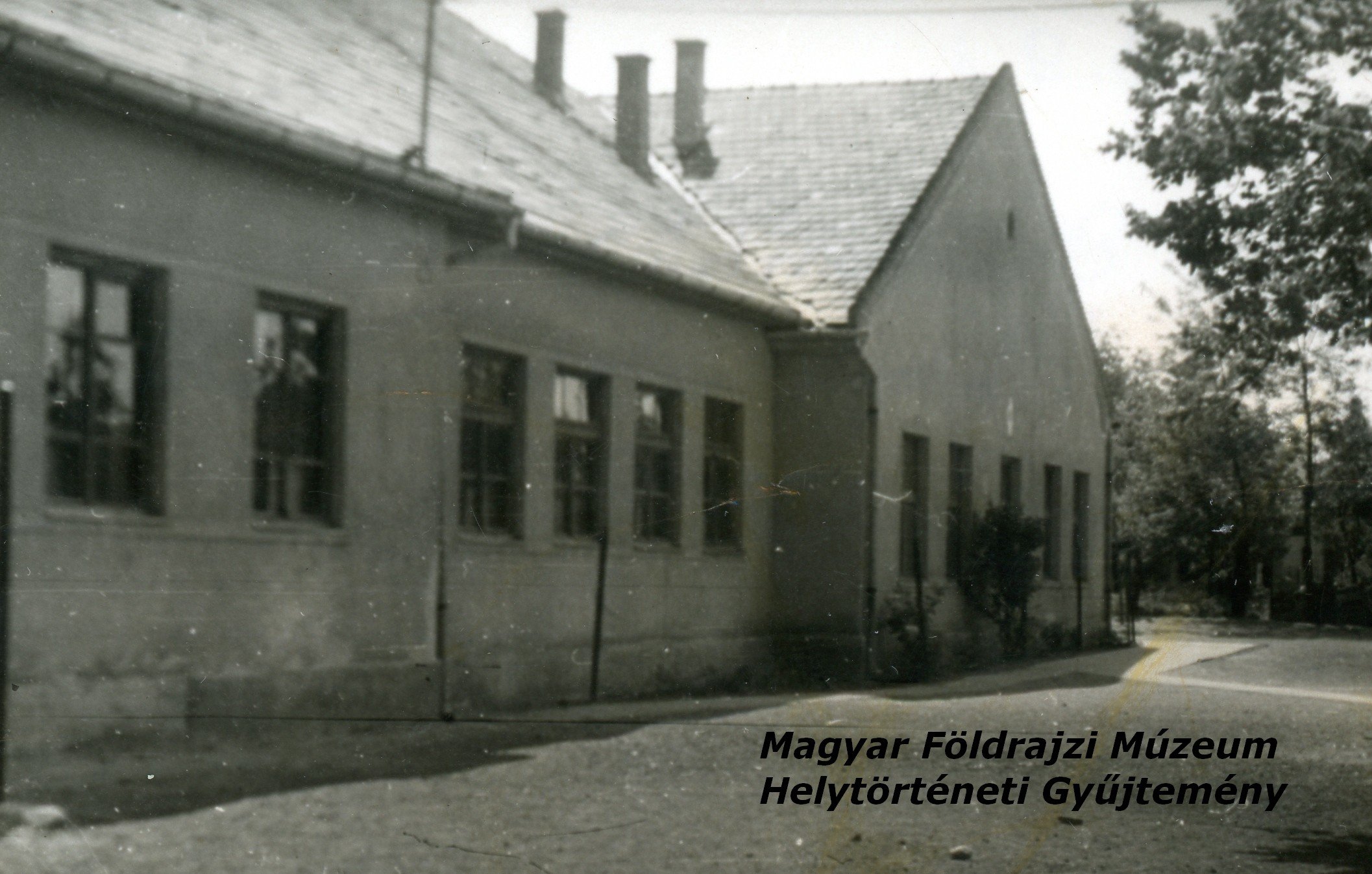 Régi iskolaépület Érd - Újtelepen (Magyar Földrajzi Múzeum CC BY-NC-SA)