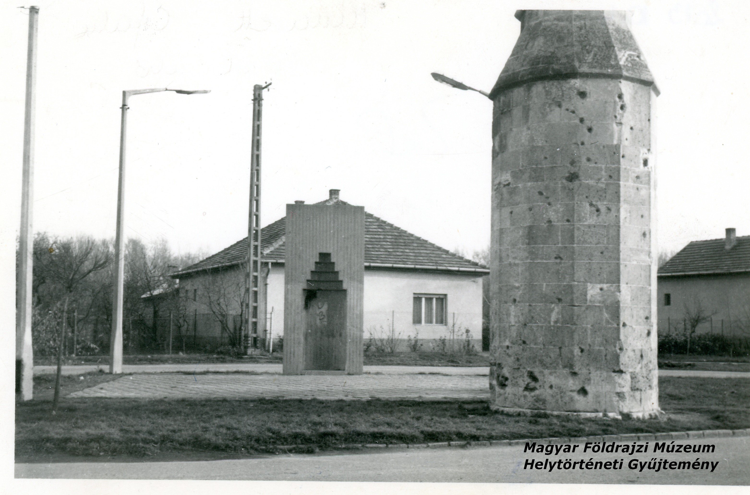 Az ófalusi minaret alsó része (Magyar Földrajzi Múzeum CC BY-NC-SA)
