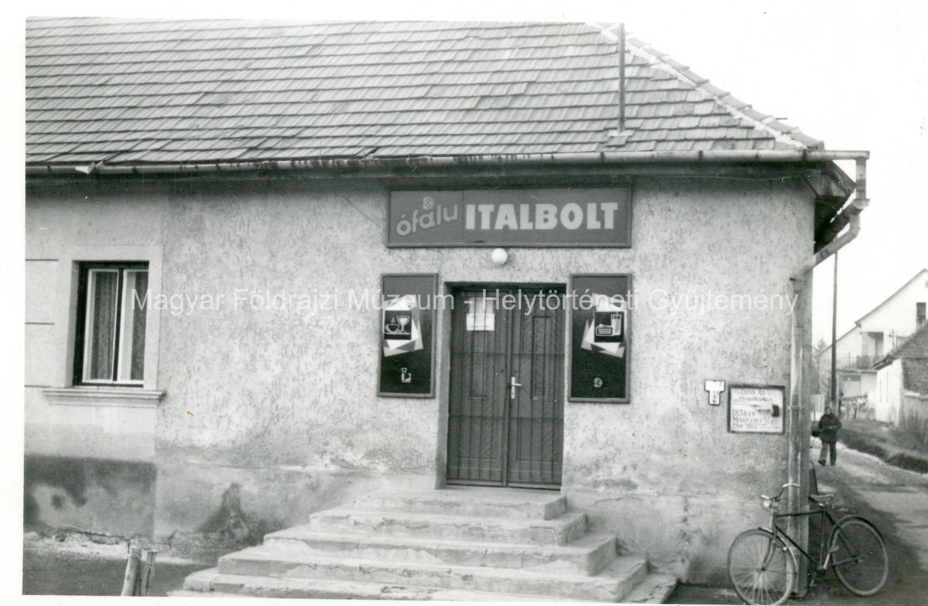 Utcakép - Italbolt (Magyar Földrajzi Múzeum CC BY-NC-SA)